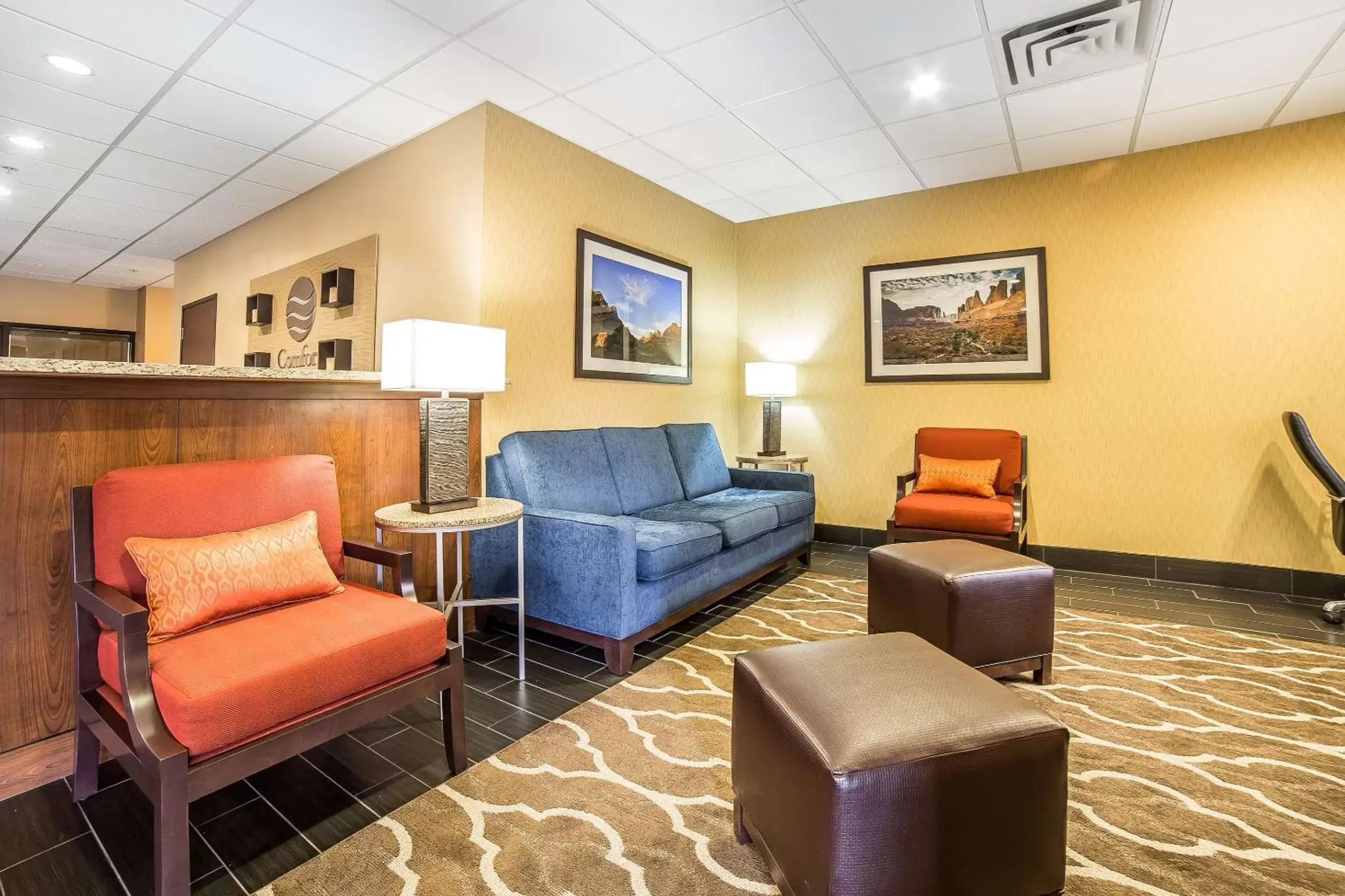 Lobby or reception, Seating Area in Comfort Inn Ballard-Roosevelt