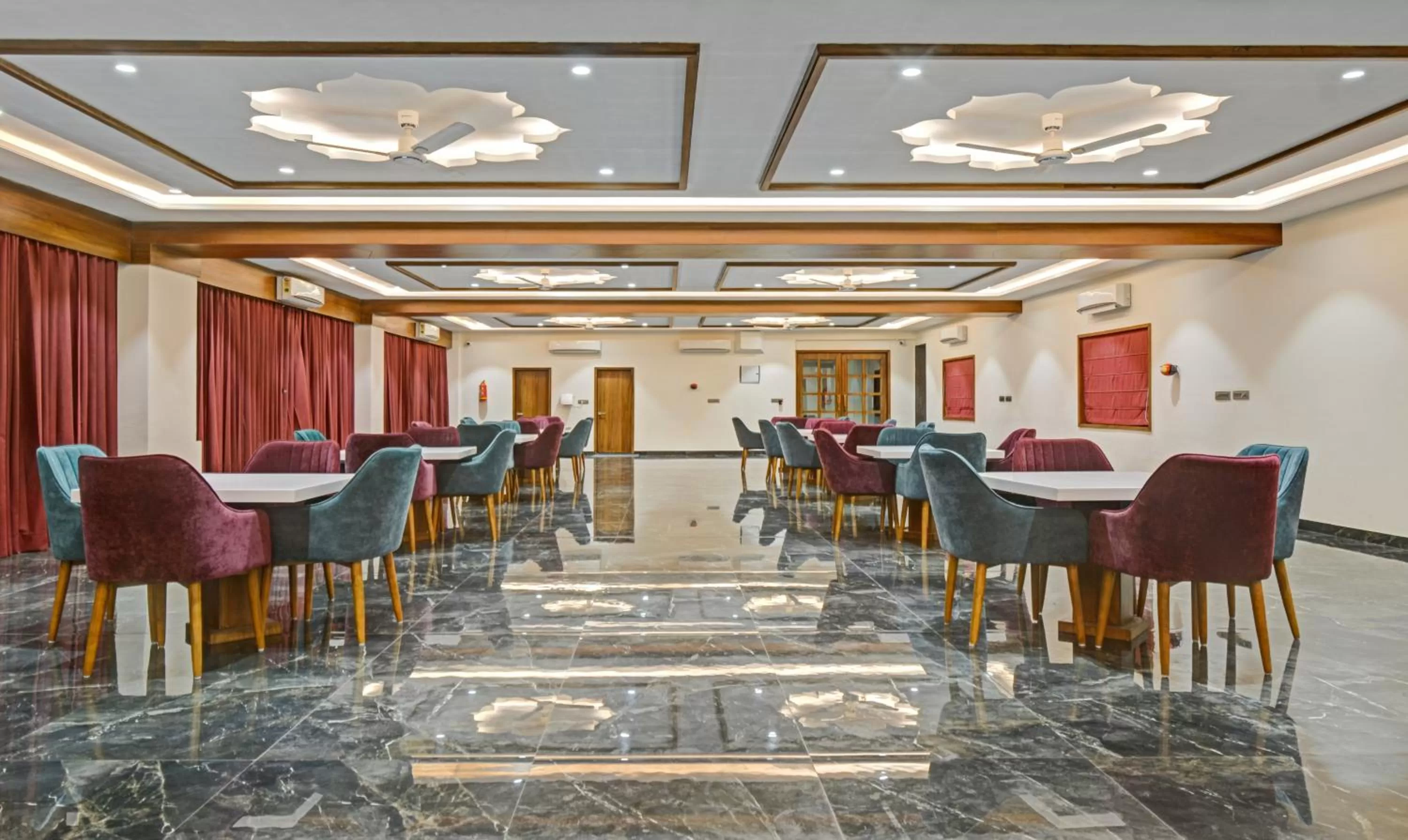 Restaurant/places to eat in Treebo Z