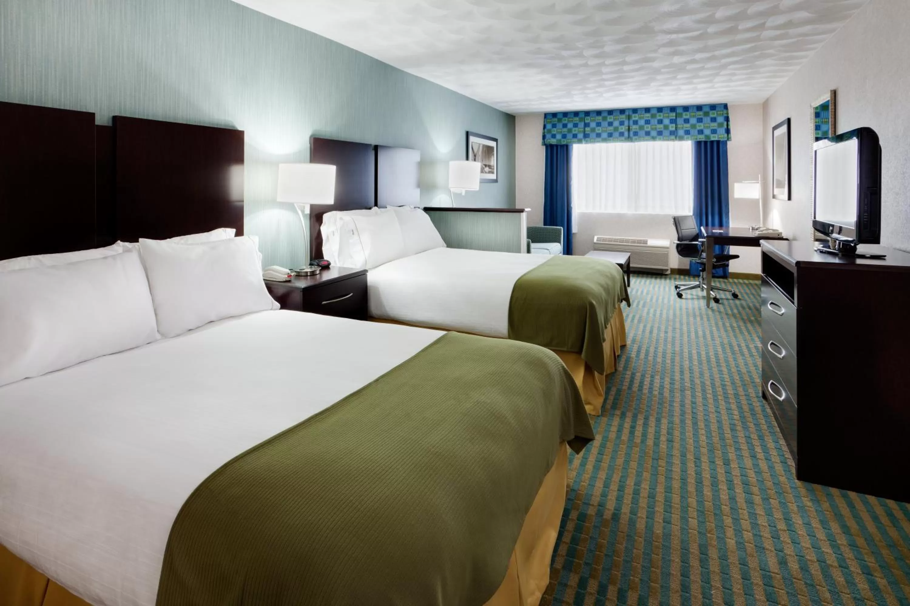 Photo of the whole room, Bed in Holiday Inn Express & Suites Smithfield - Providence by IHG
