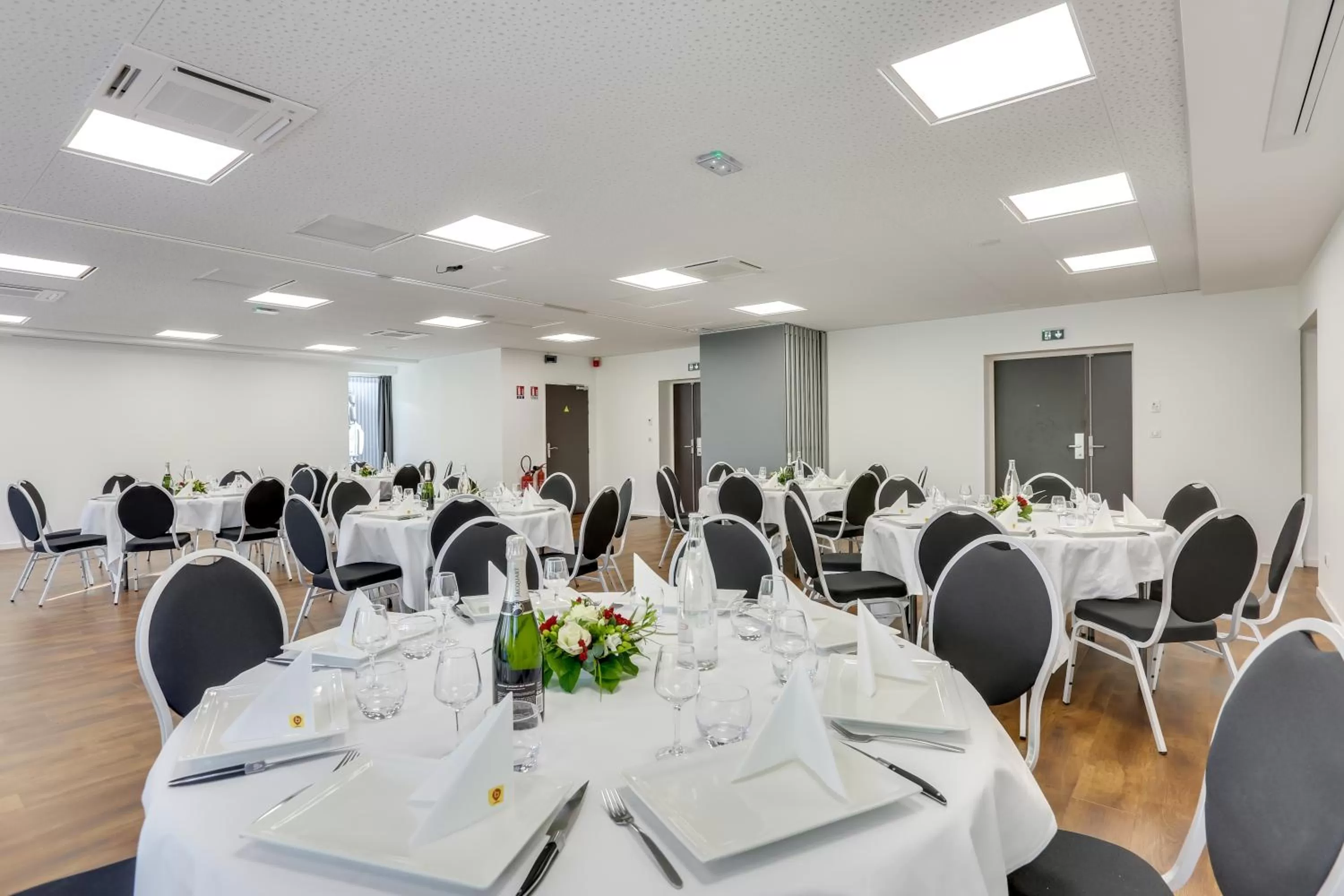 Meeting/conference room in The Originals City, Hôtel Caen Mémorial