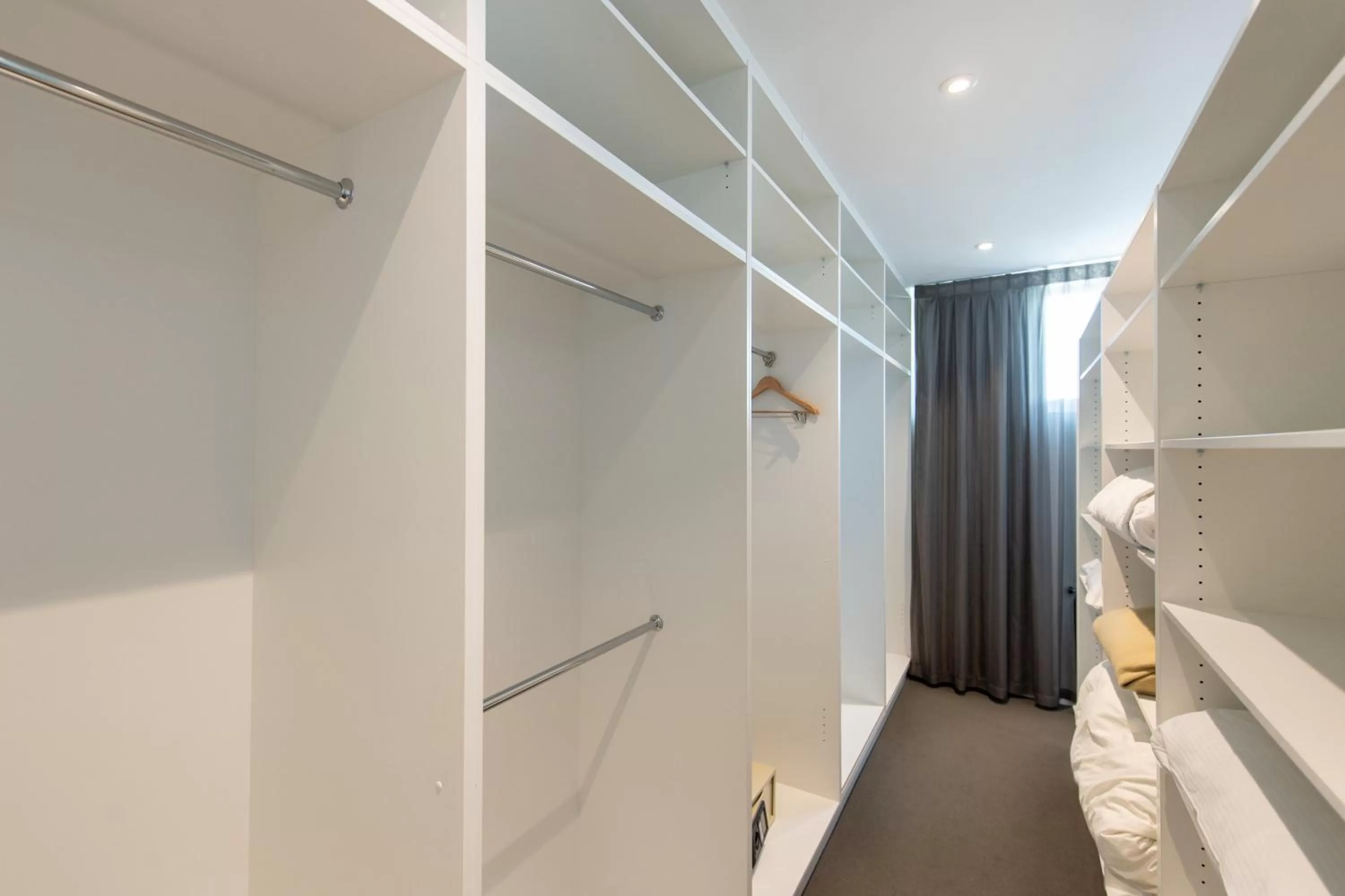 Bedroom in Mawson Lakes Hotel