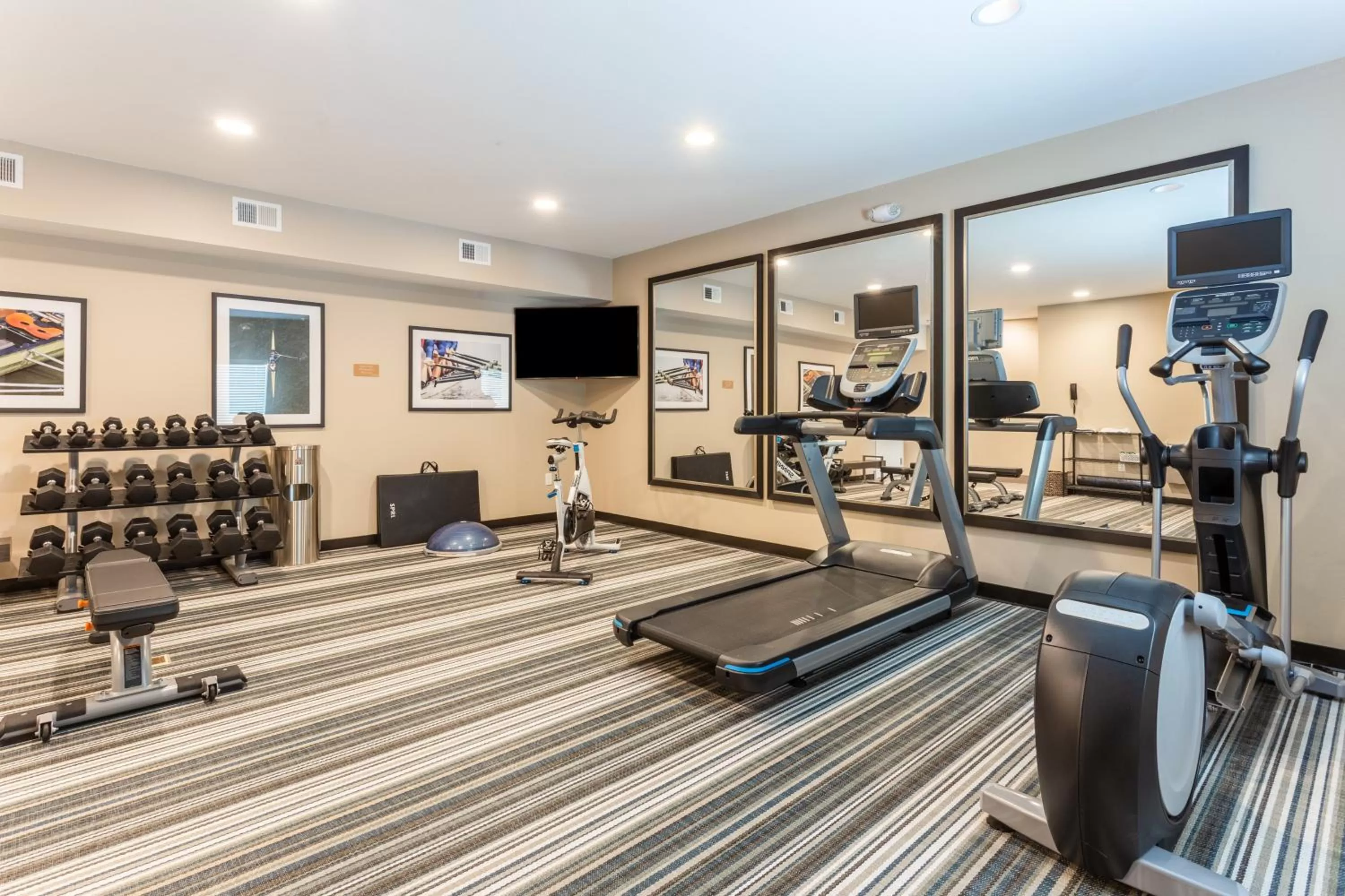 Fitness centre/facilities in Candlewood Suites - Davenport by IHG