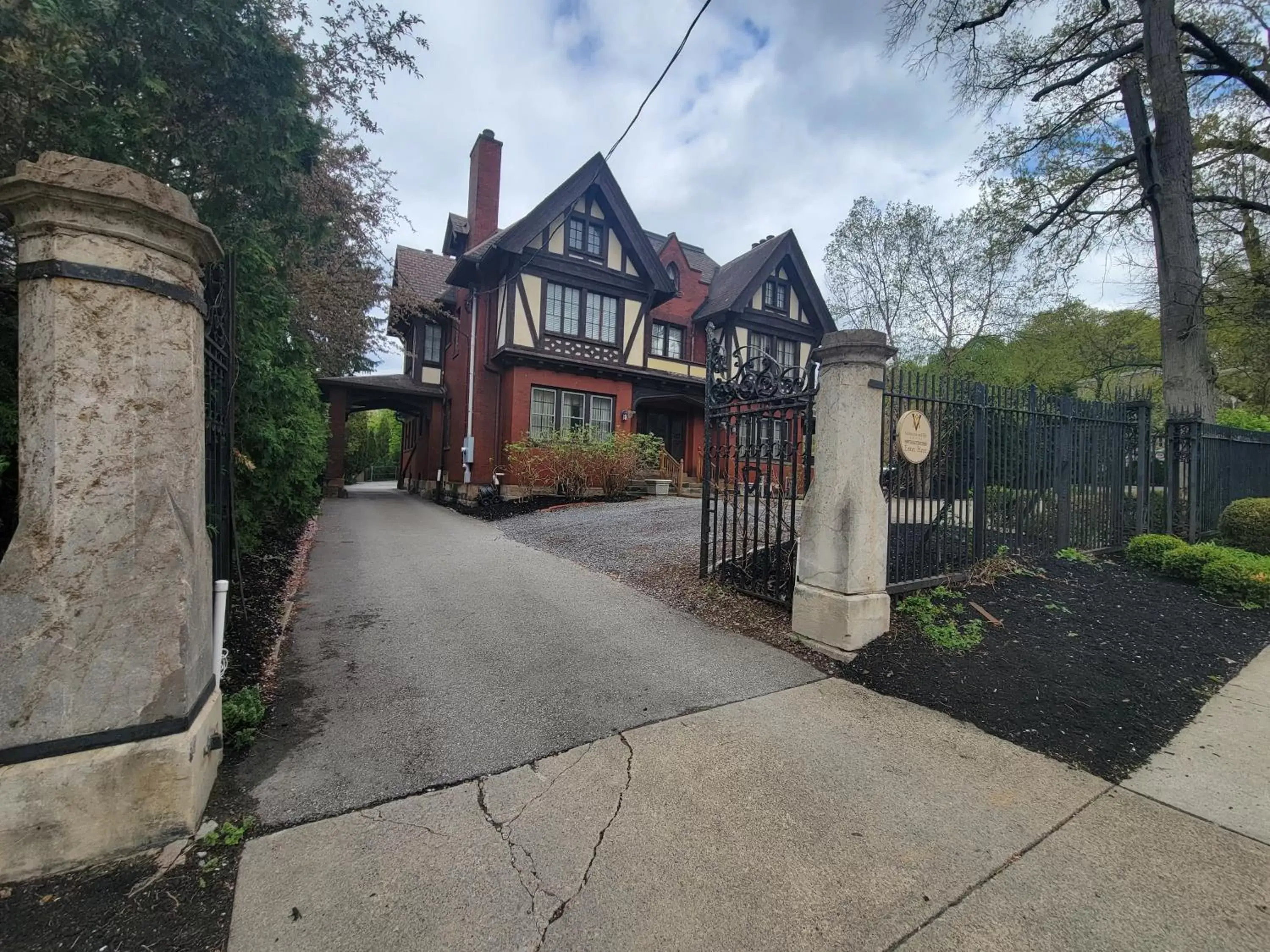 Property Building in Mansions on Fifth