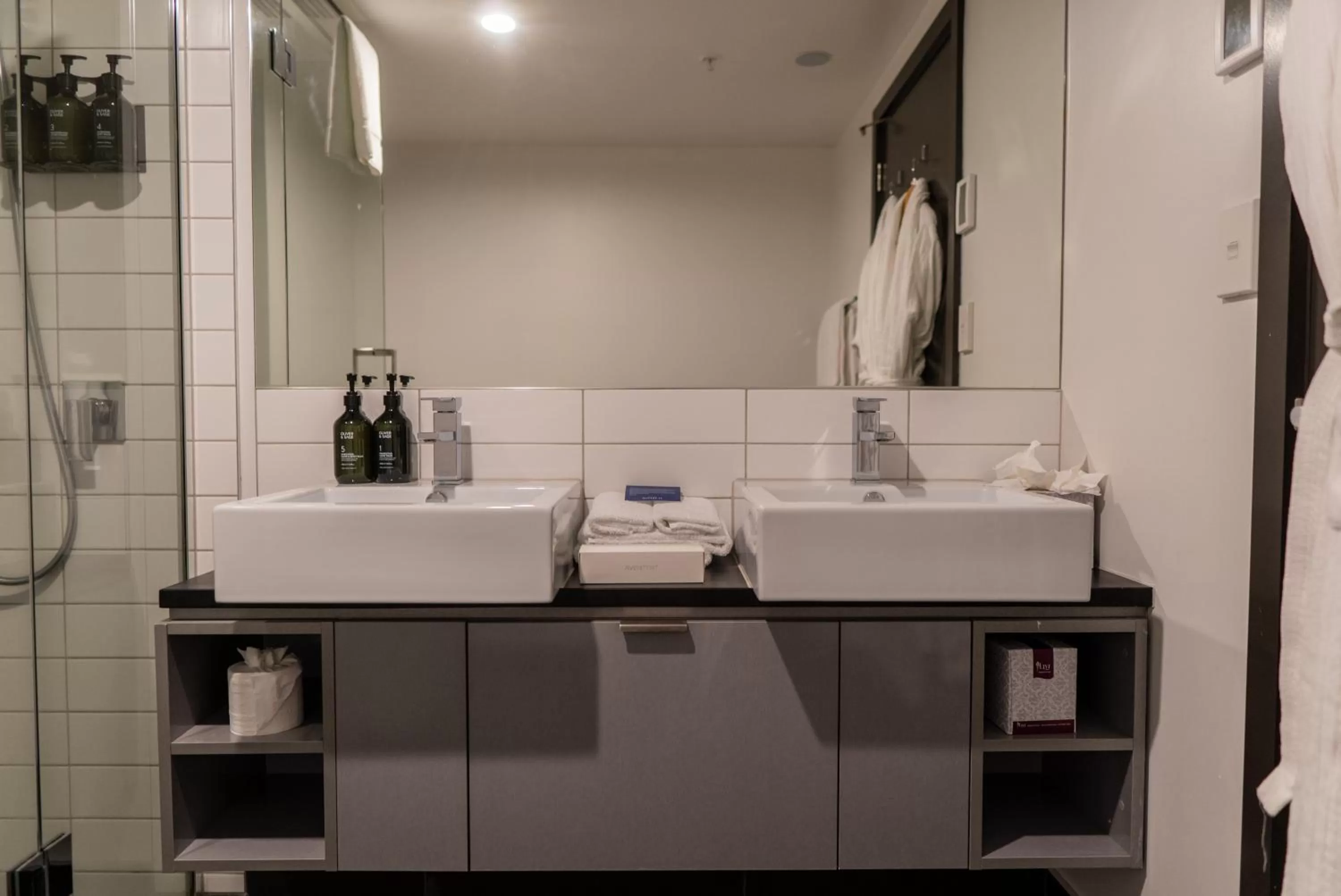 Bathroom in Hotel Montreal