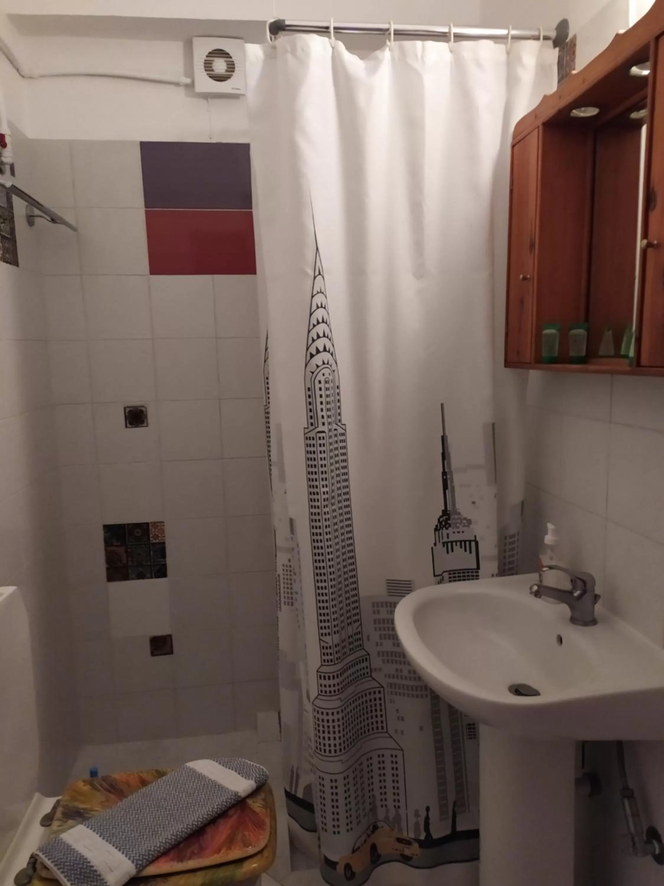 Shower in Poco Loco Bed & Breakfast