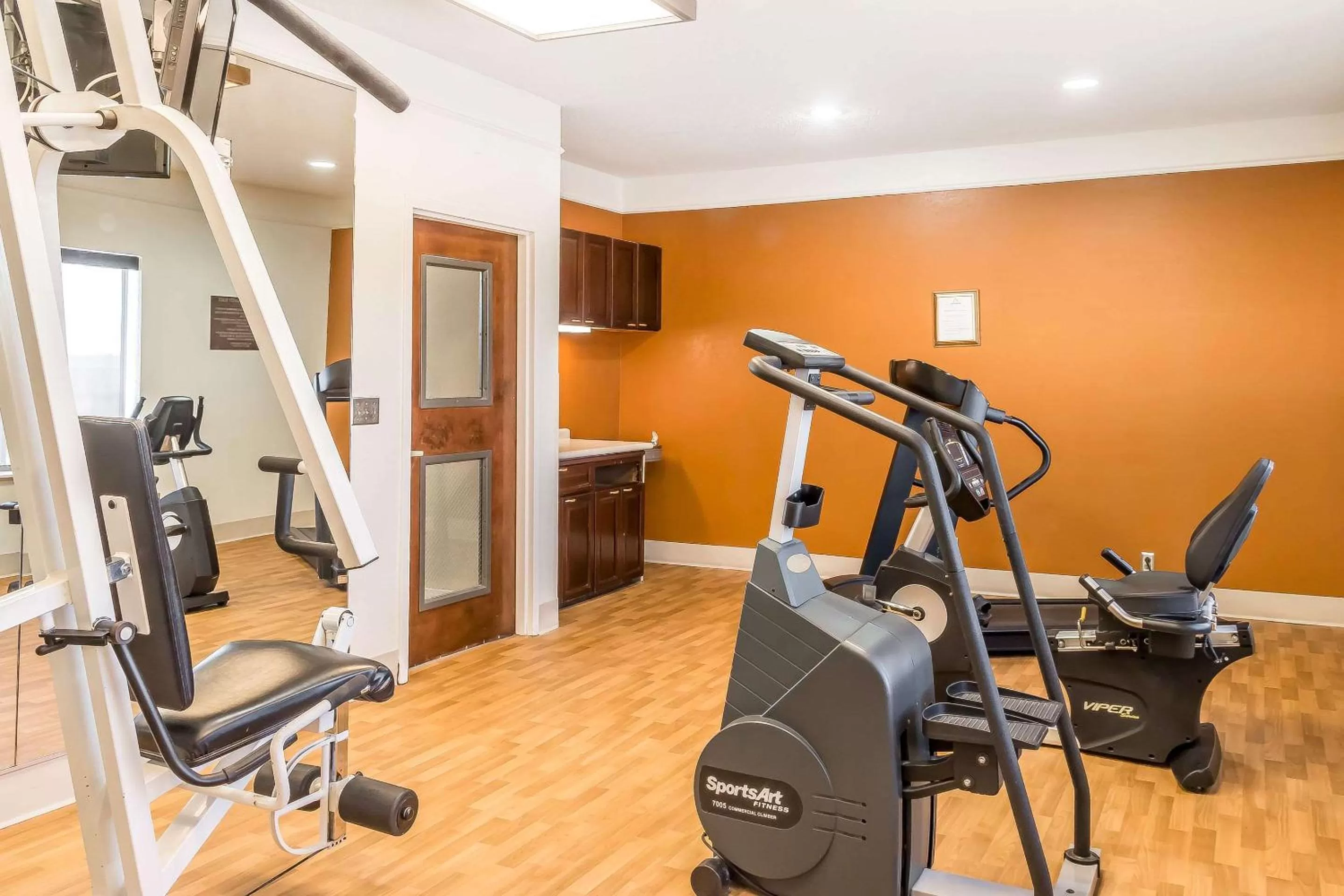 Fitness centre/facilities in Comfort Inn near Frost Bank Center