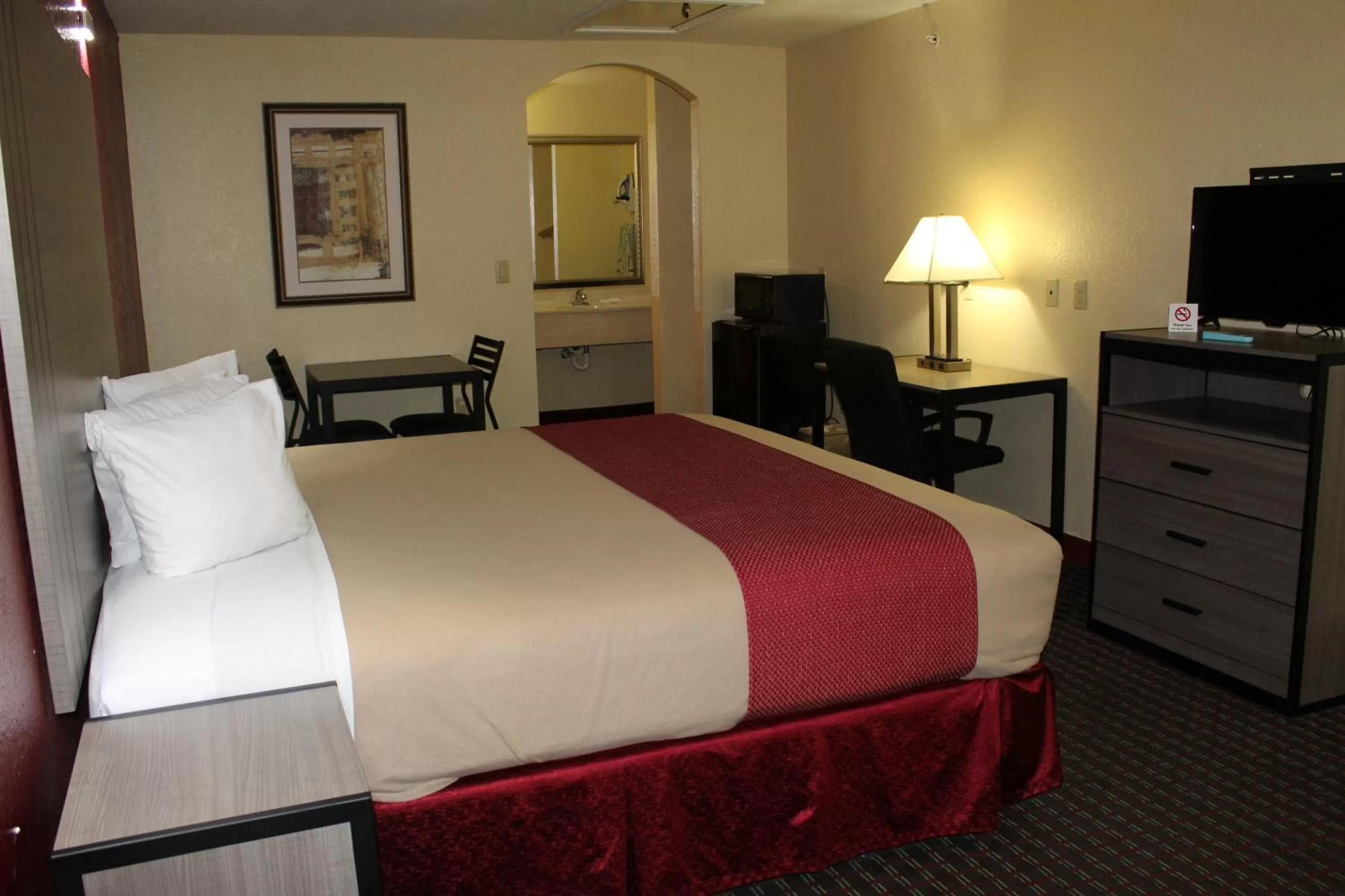 Bed in Scottish Inns Fort Worth