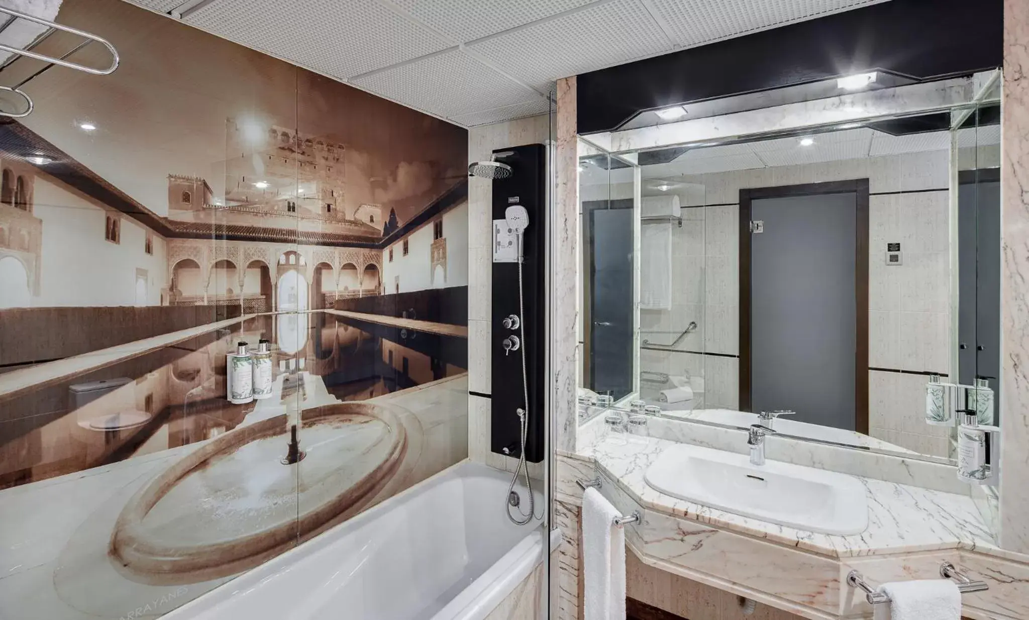 Bathroom in Gran Hotel Luna de Granada