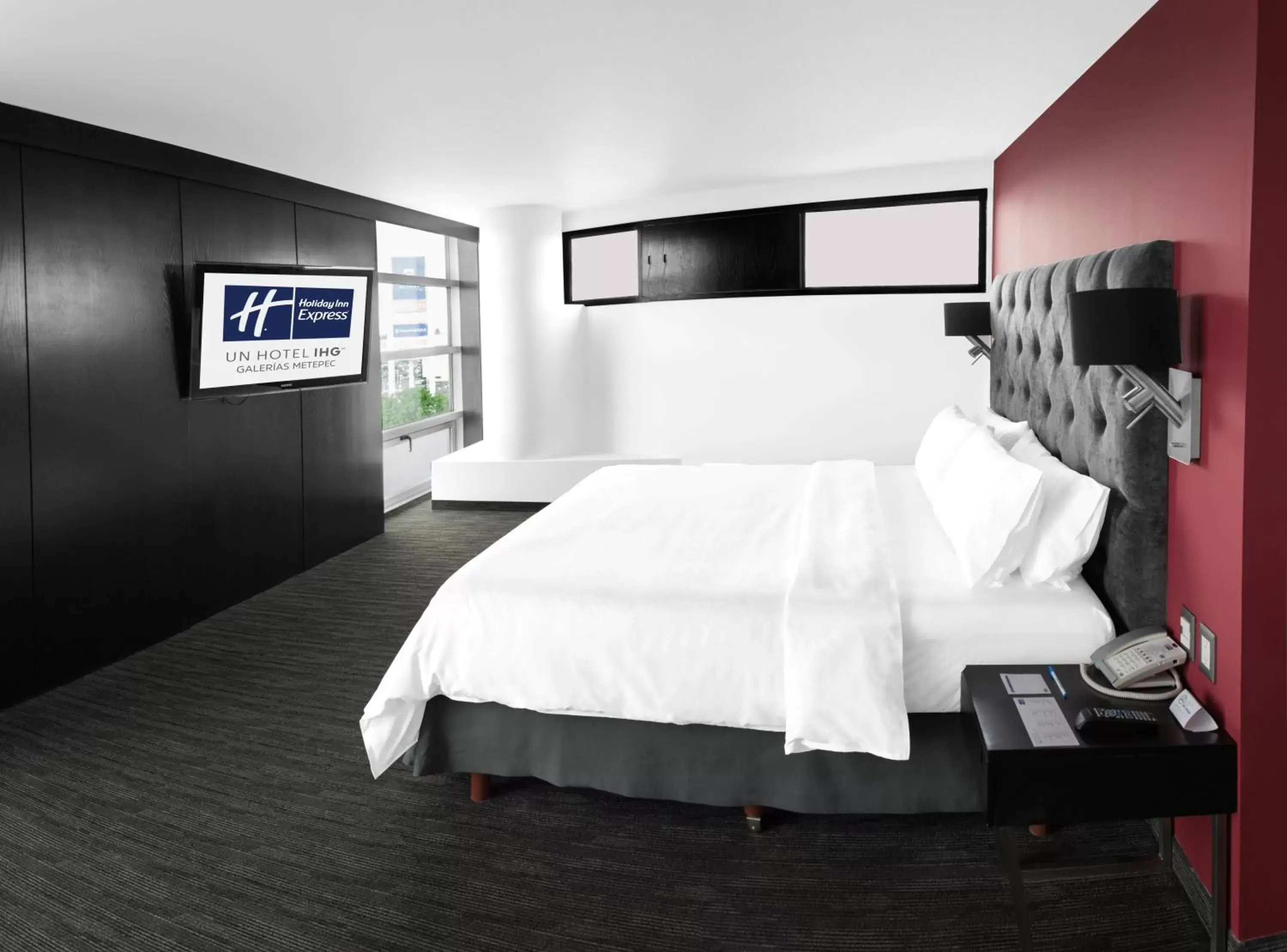 Photo of the whole room, Bed in Holiday Inn Express Toluca Galerias Metepec, an IHG Hotel