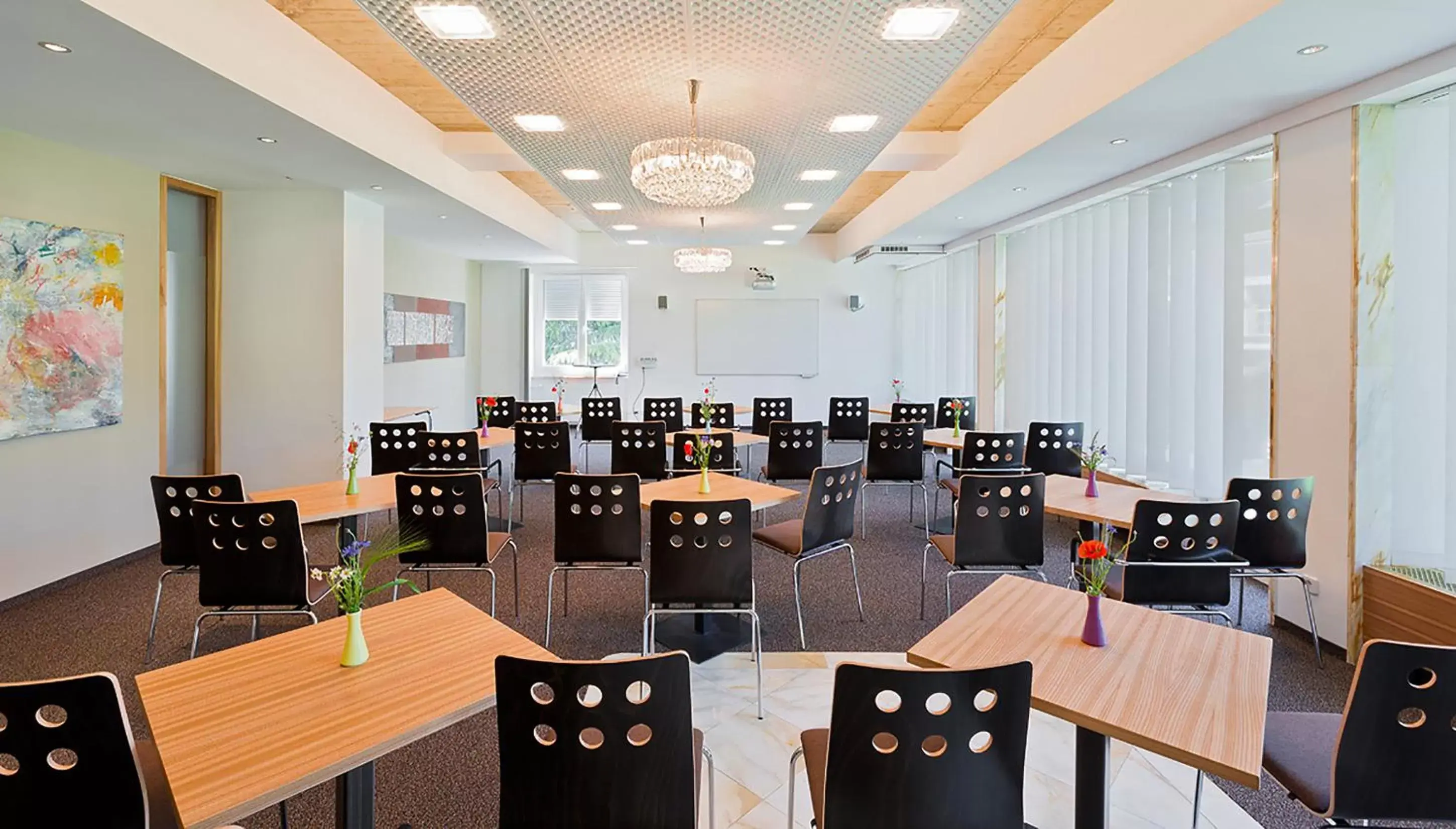 Business facilities, Restaurant/Places to Eat in At the Park Hotel