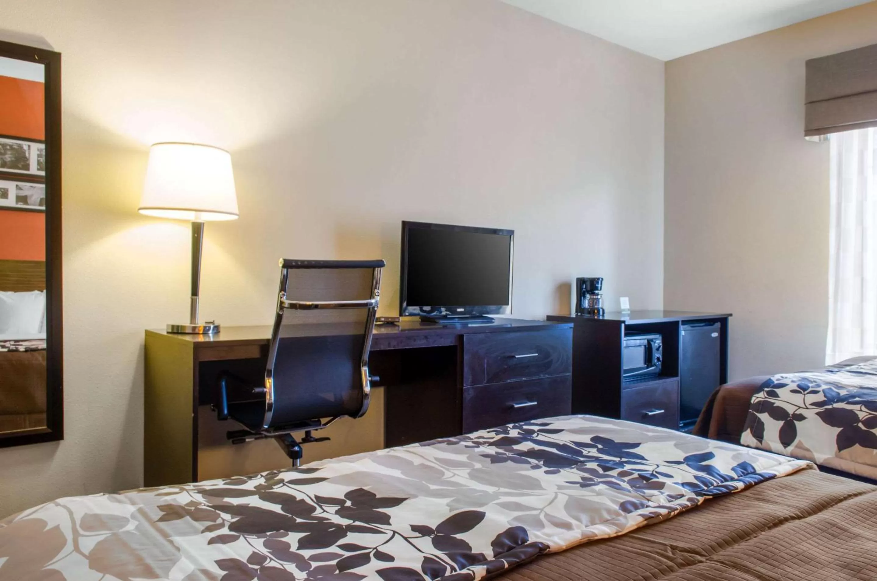 Photo of the whole room, Bed in Sleep Inn & Suites East Chase