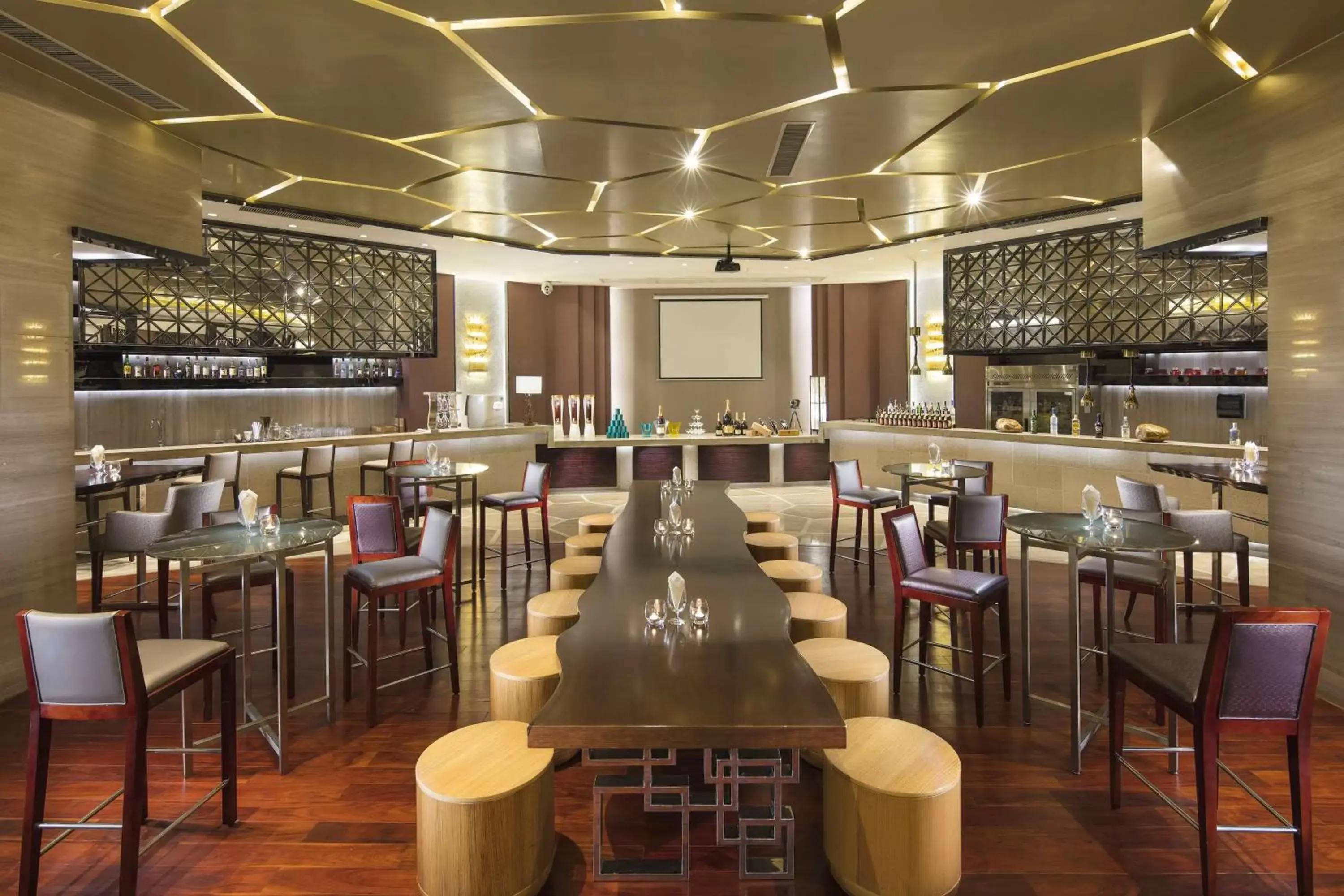 Lounge or bar, Restaurant/Places to Eat in Hilton Foshan