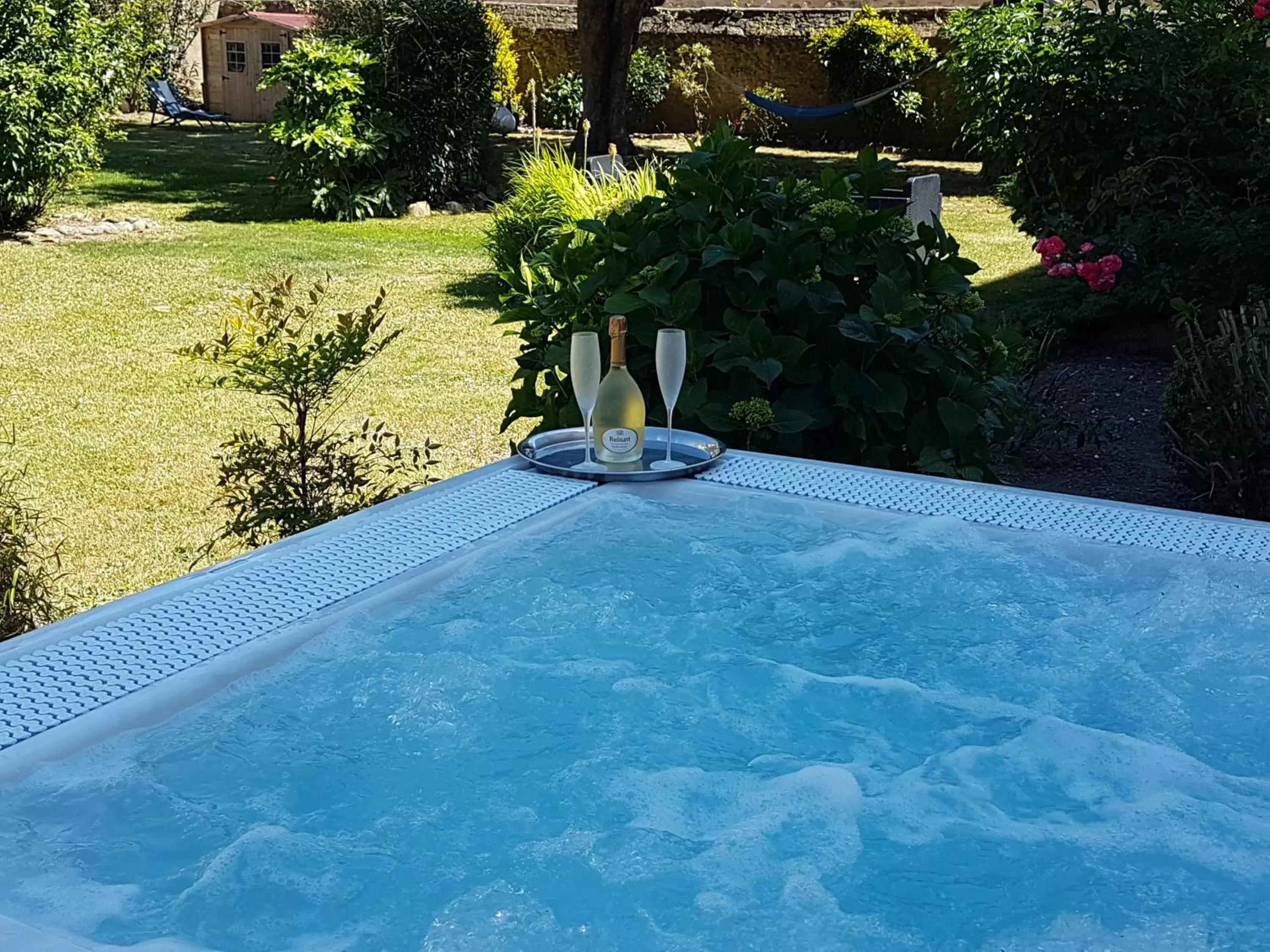 Hot Tub, Swimming Pool in Hotel Restaurant Spa De La Citadelle Lorient