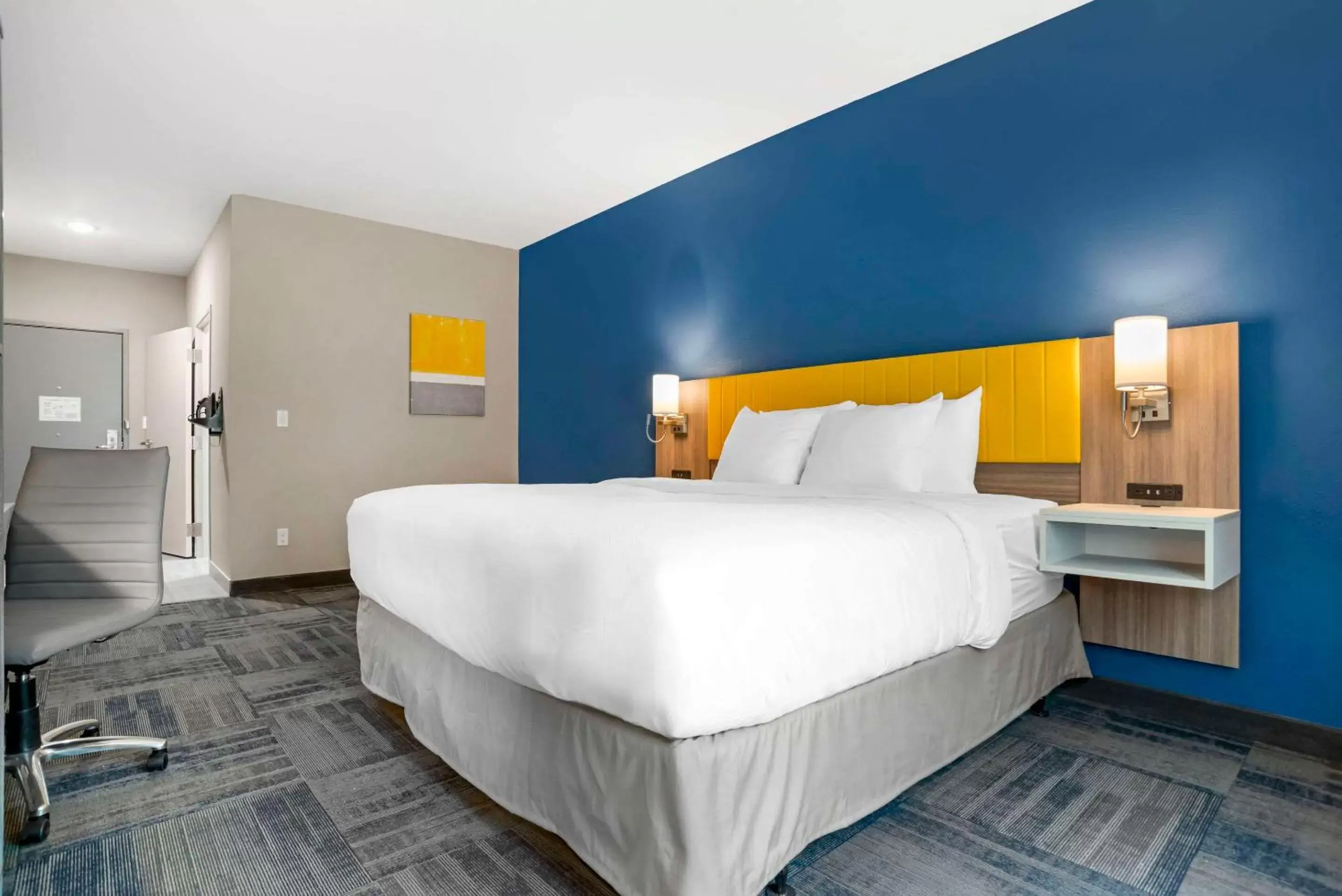 Bedroom, Bed in Comfort Inn & Suites