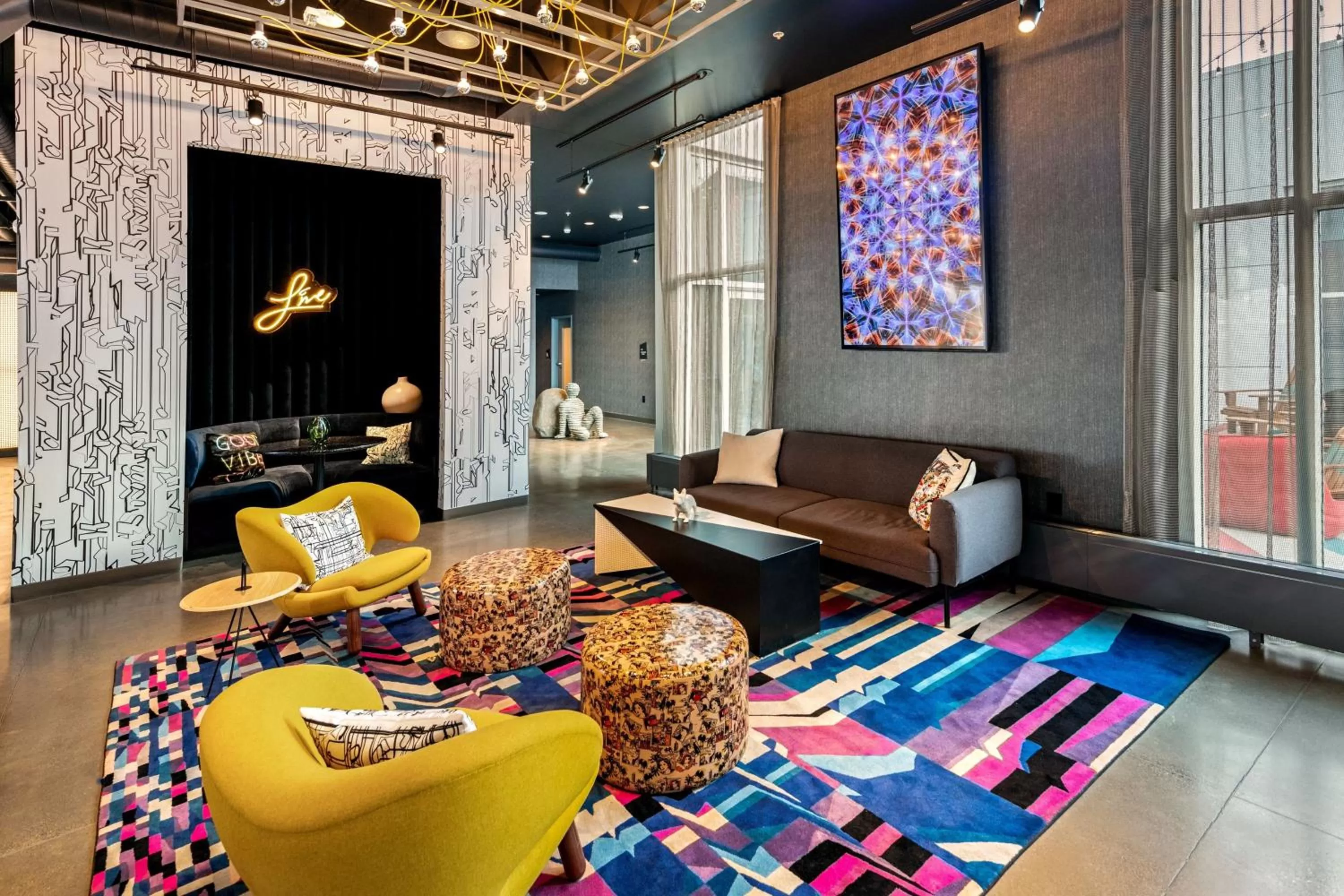 Lounge or bar in Aloft Anchorage
