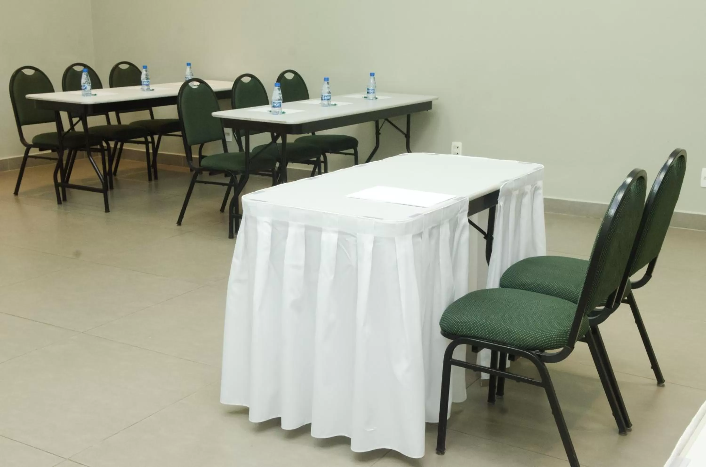 Meeting/conference room in Ímpar Suítes Cidade Nova