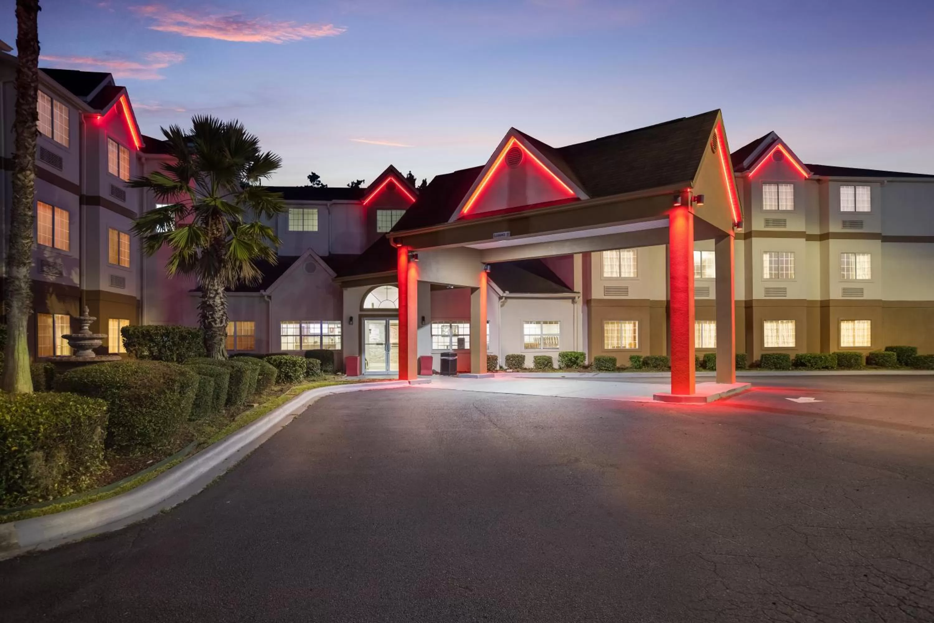 Property building in Red Roof Inn PLUS+ & Suites Savannah – I-95