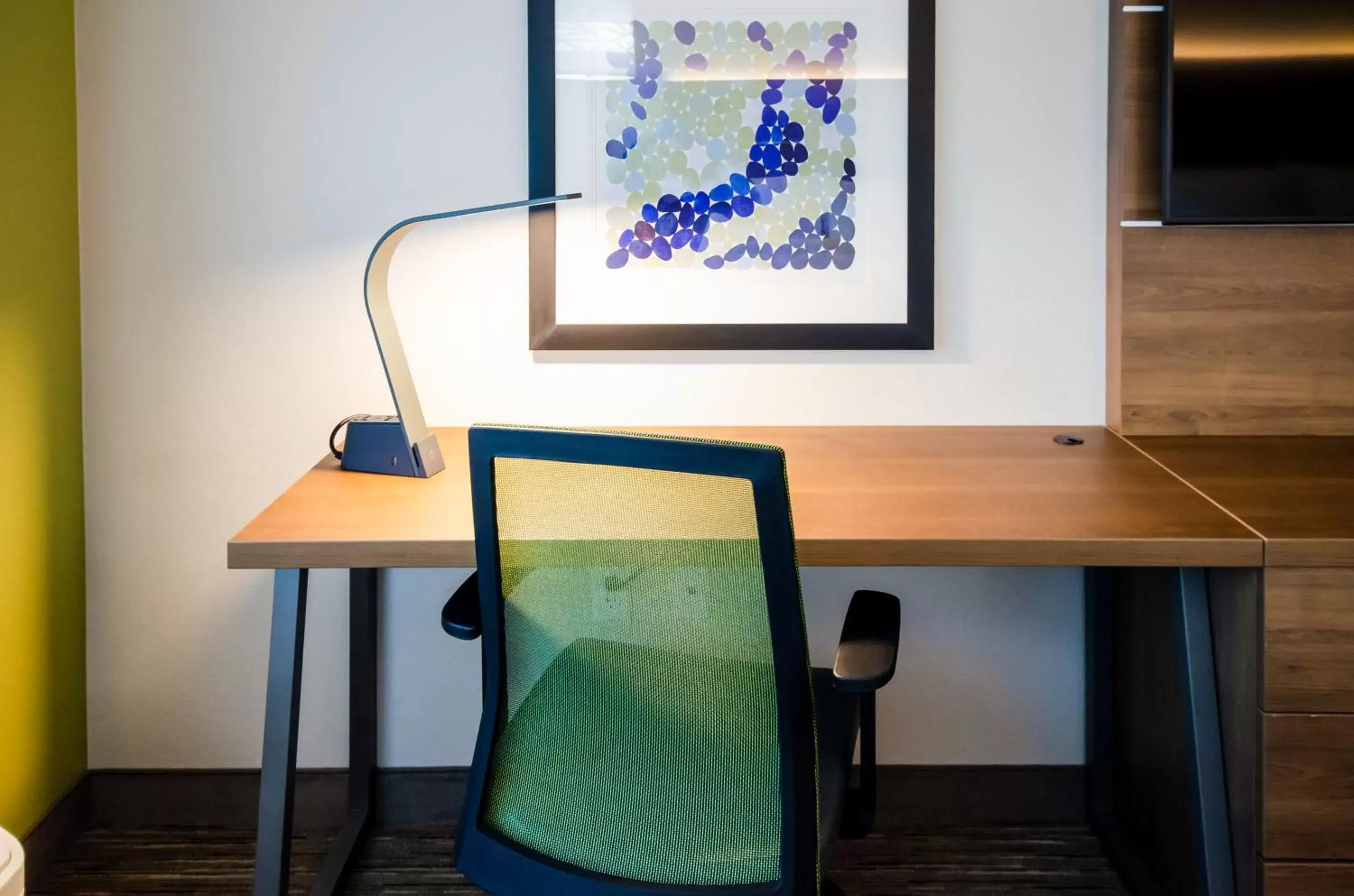 King Room - Hearing Accessible in Holiday Inn Express & Suites Taylor by IHG King Room - Hearing Accessible in Holiday Inn Express & Suites Taylor by IHG