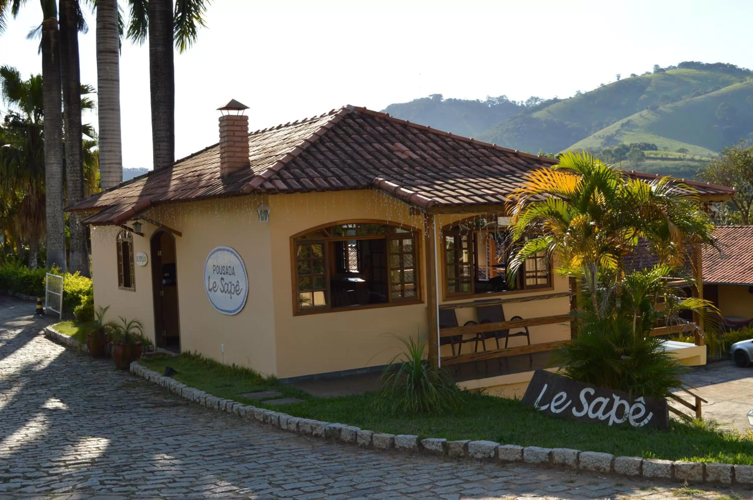 Facade/entrance in Pousada Le Sapê