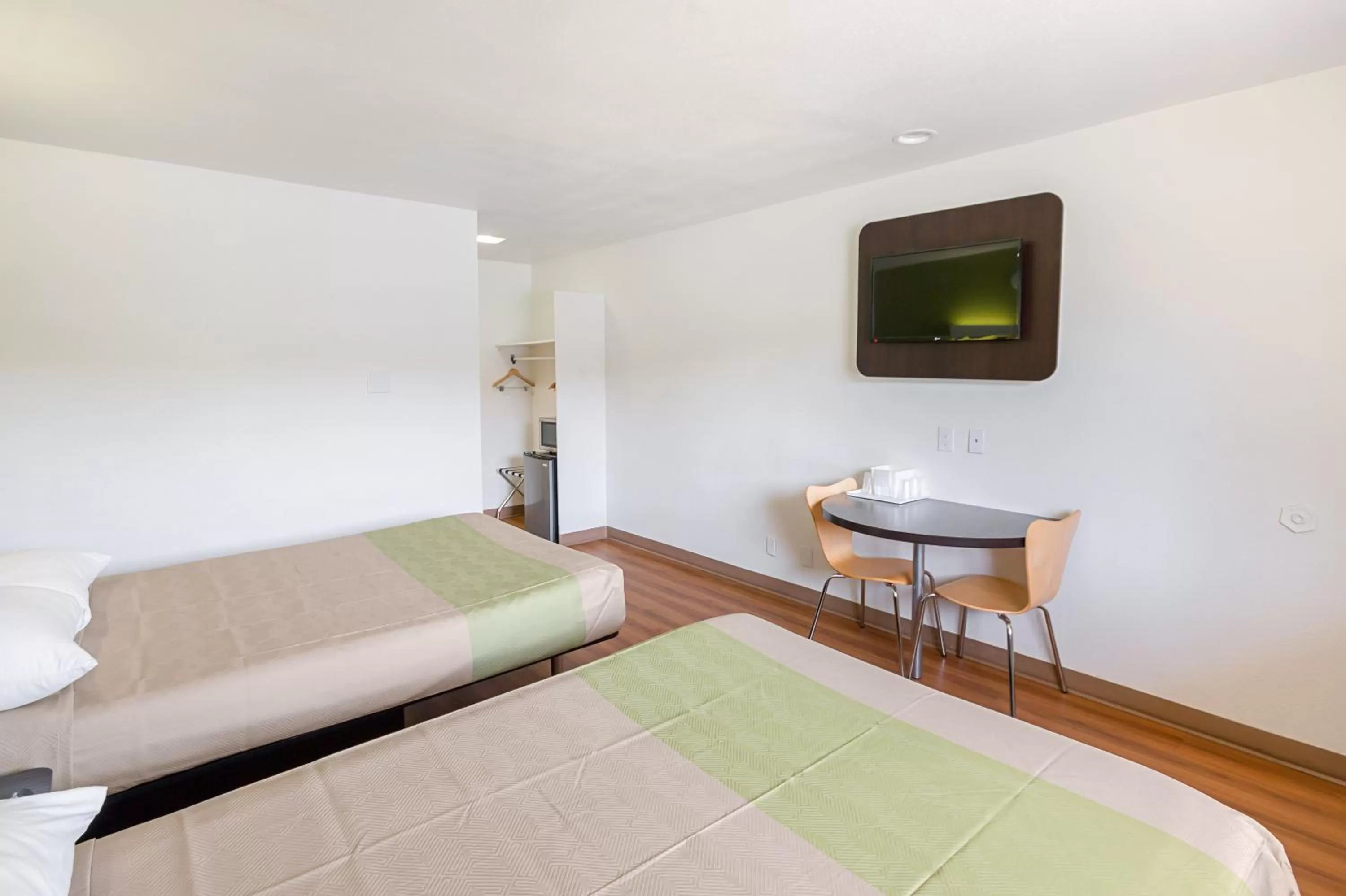 Bedroom, Bed in Motel 6-El Paso, TX - Airport - Fort Bliss