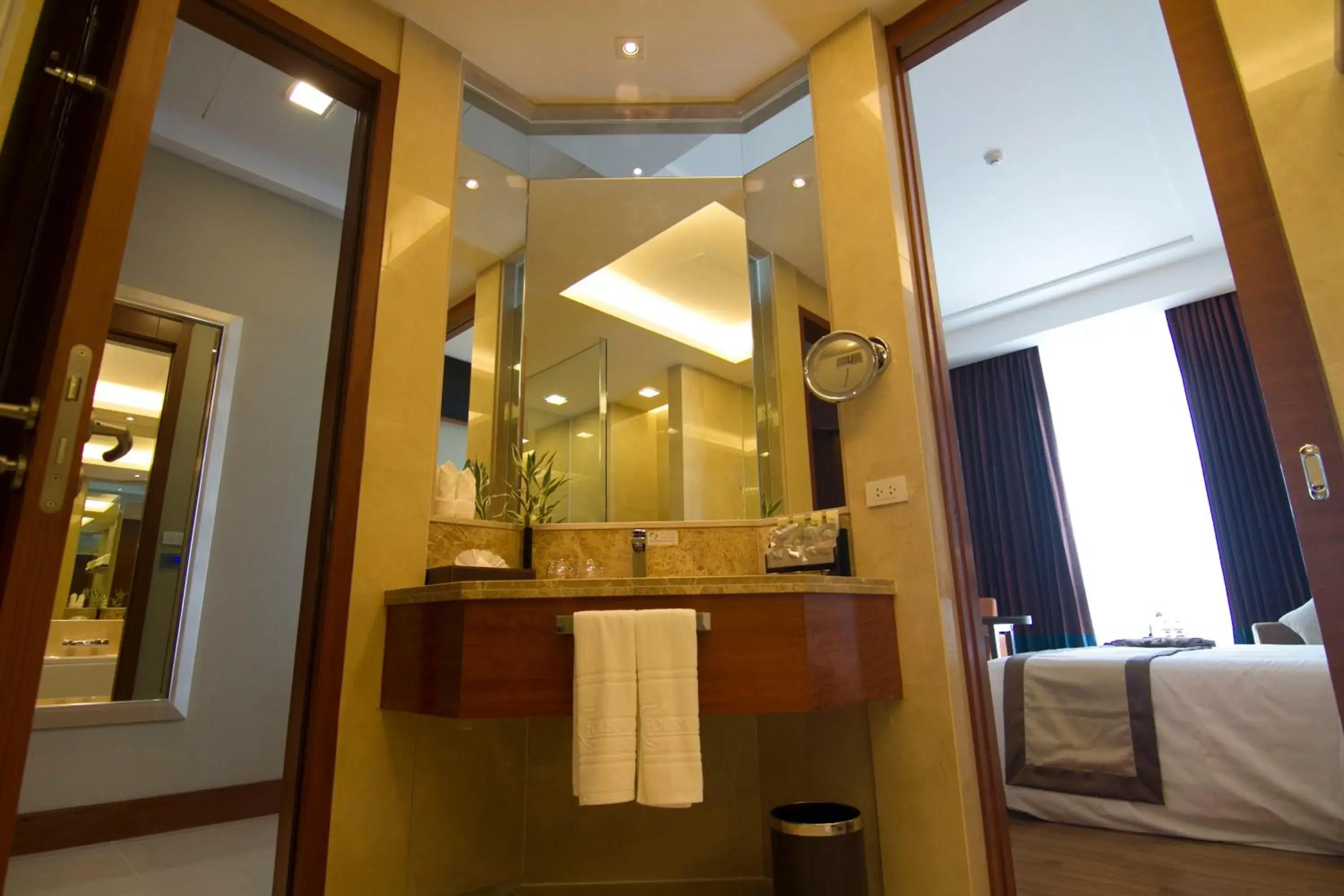Bathroom in The Grand Fourwings Convention hotel (SHA Extra Plus)