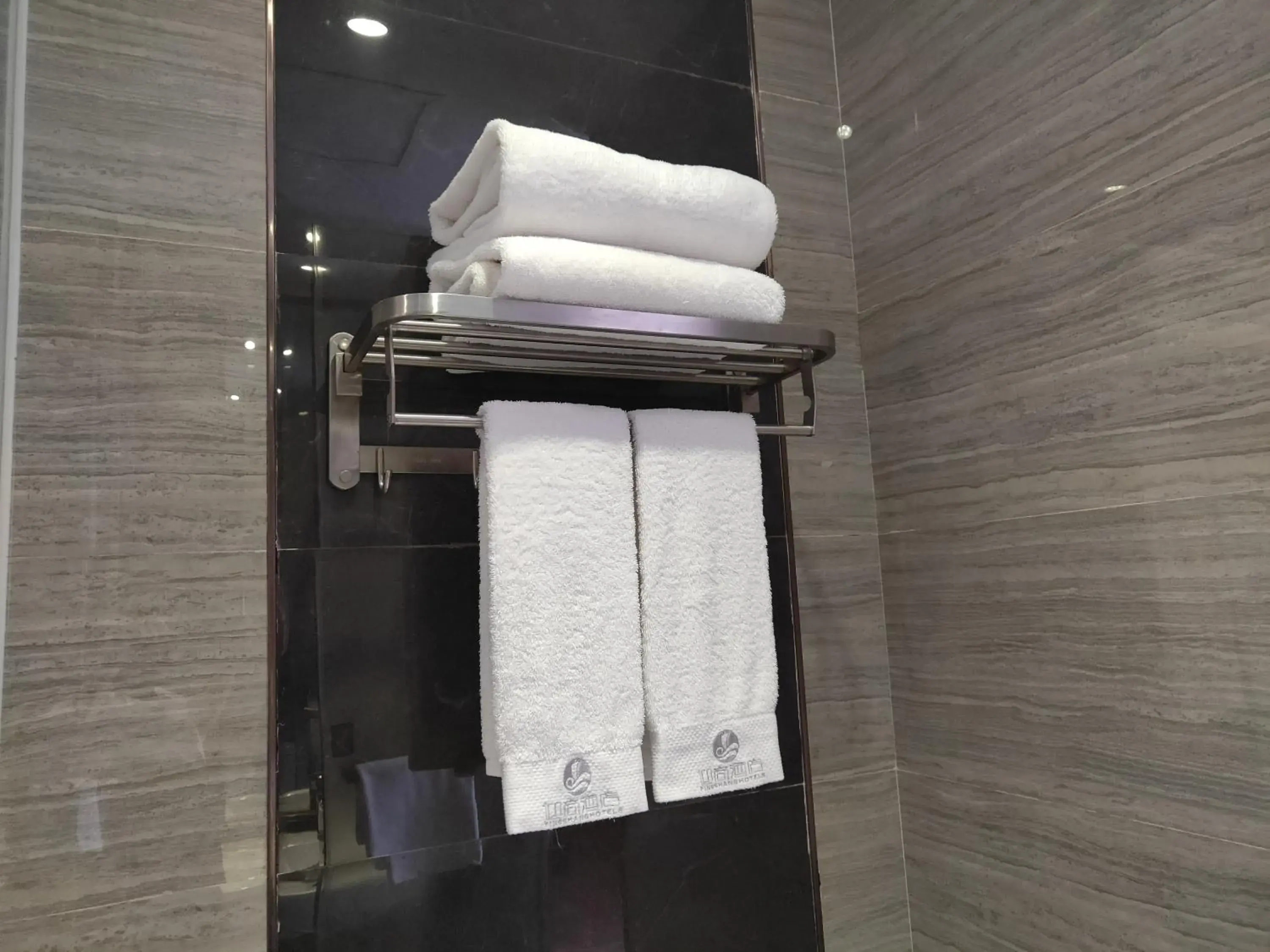 Bathroom in INSAIL Hotel (Shenzhen Dongmen Branch)