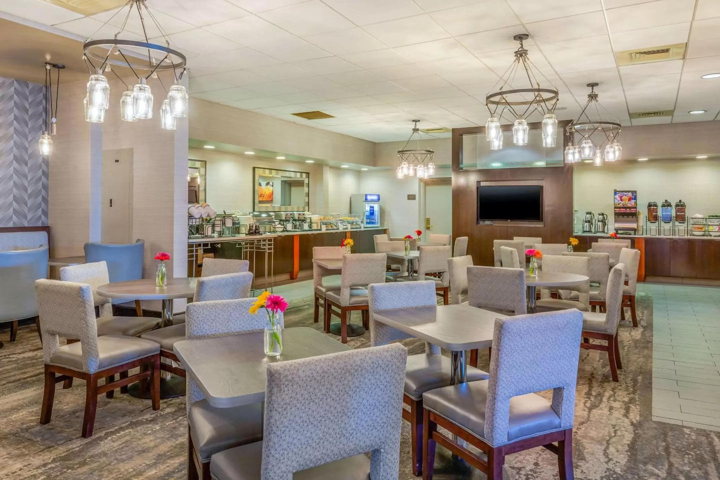 Restaurant/Places to Eat in Comfort Inn & Suites Logan International Airport