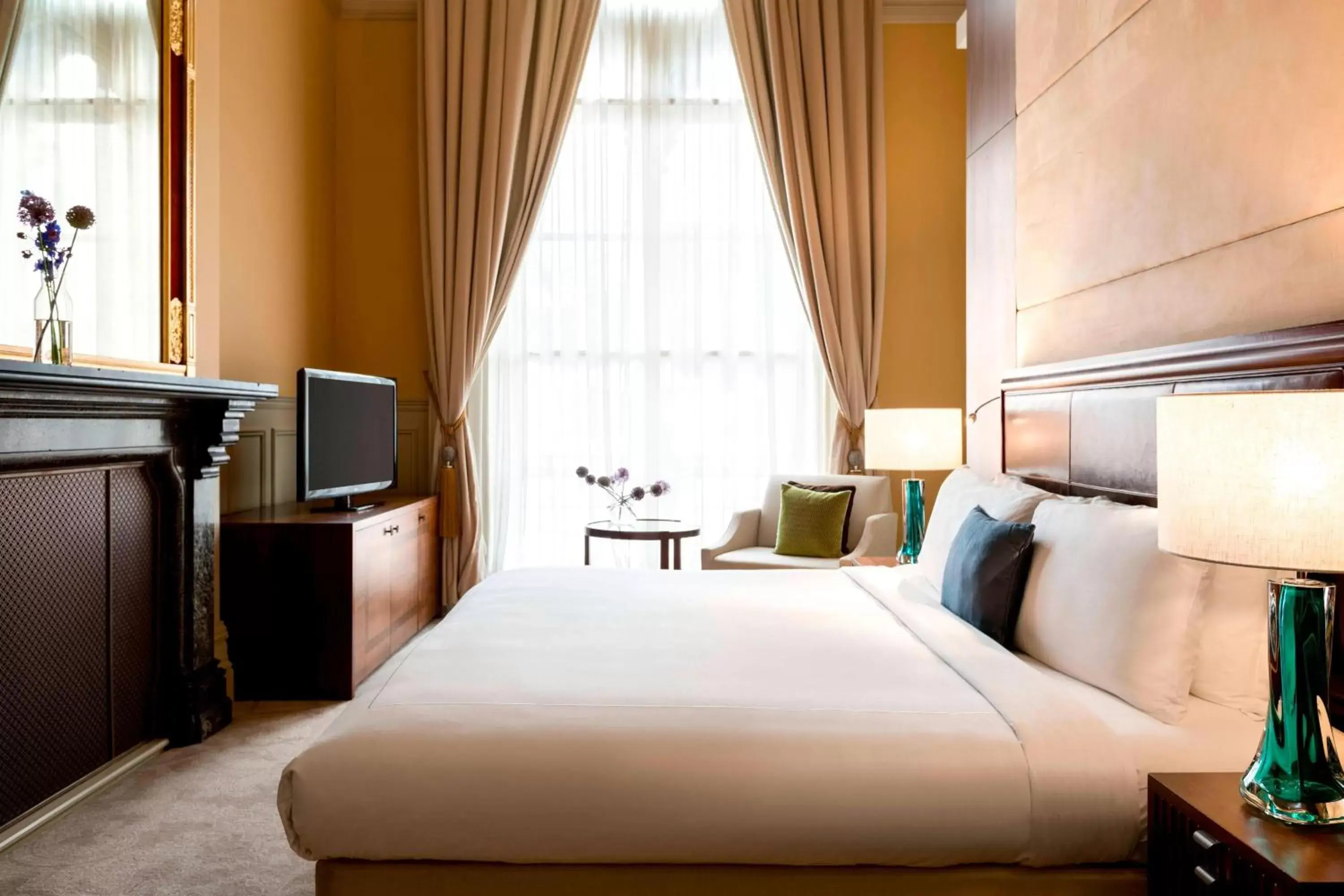 Bedroom, Bed in St. Pancras Renaissance Hotel London