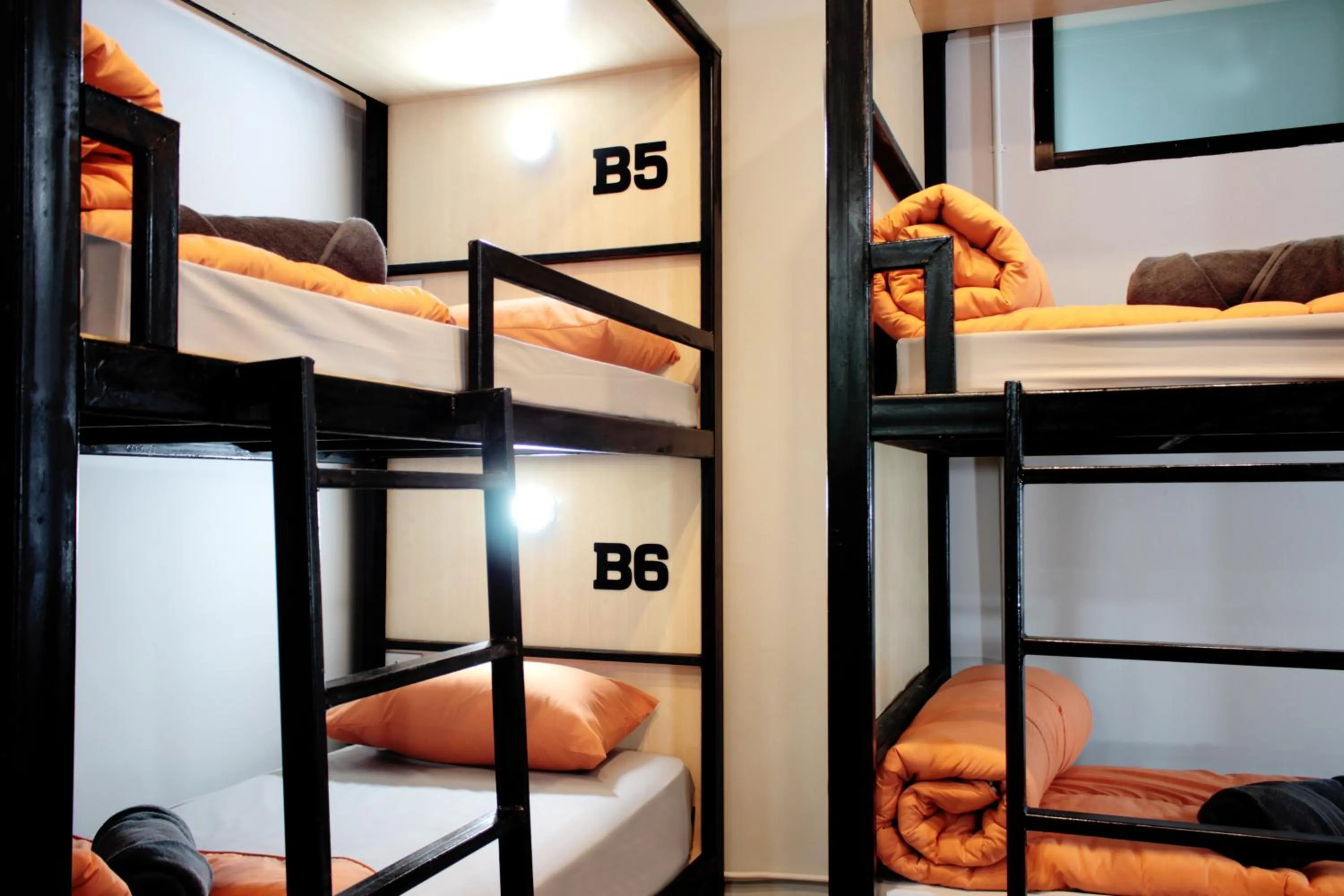 bunk bed, Bed in Picnic Hotel Bangkok - Rang Nam