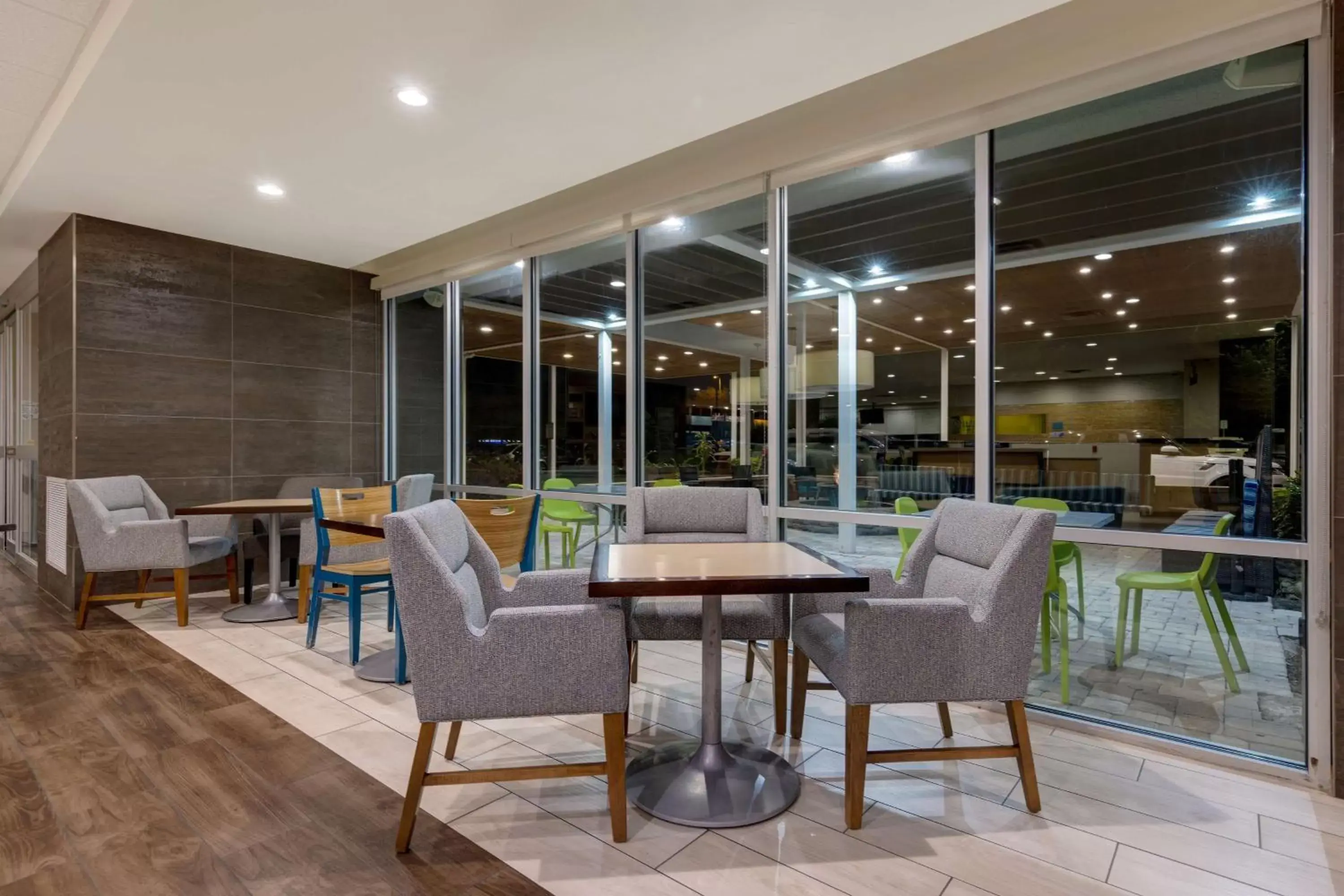 Lobby or reception, Restaurant/Places to Eat in Home2 Suites by Hilton Orlando International Drive South