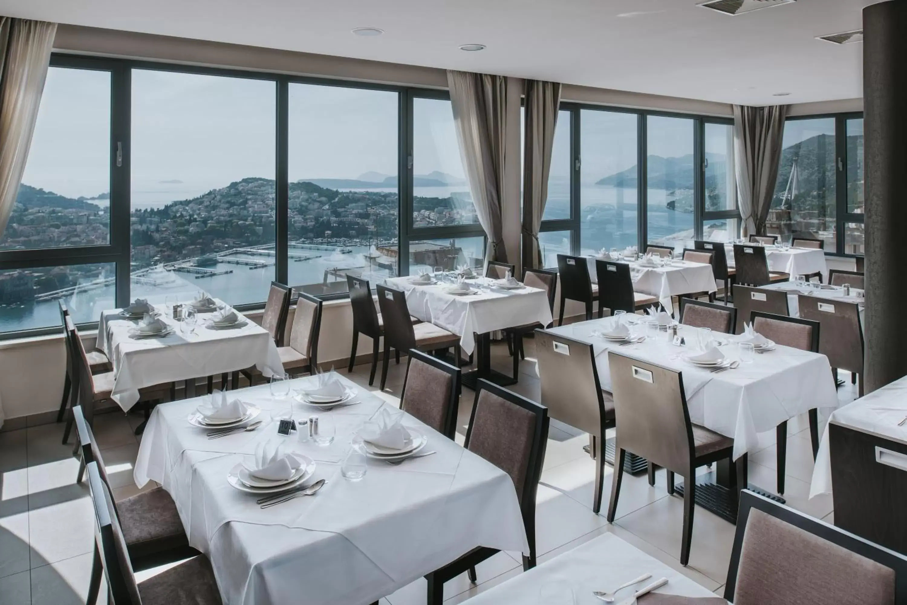 Restaurant/Places to Eat in Hotel Adria