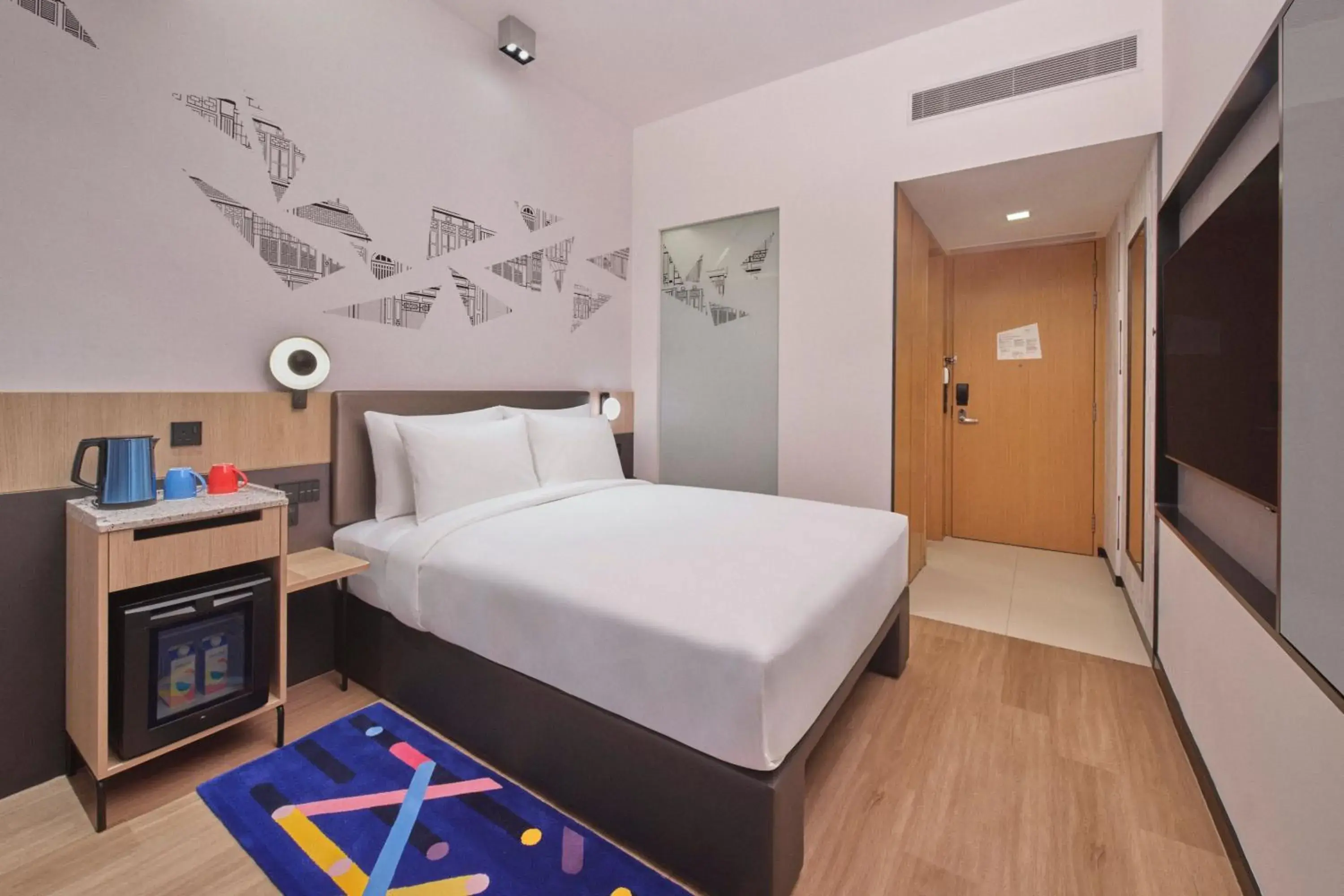 Photo of the whole room, Bed in Aloft Singapore Novena