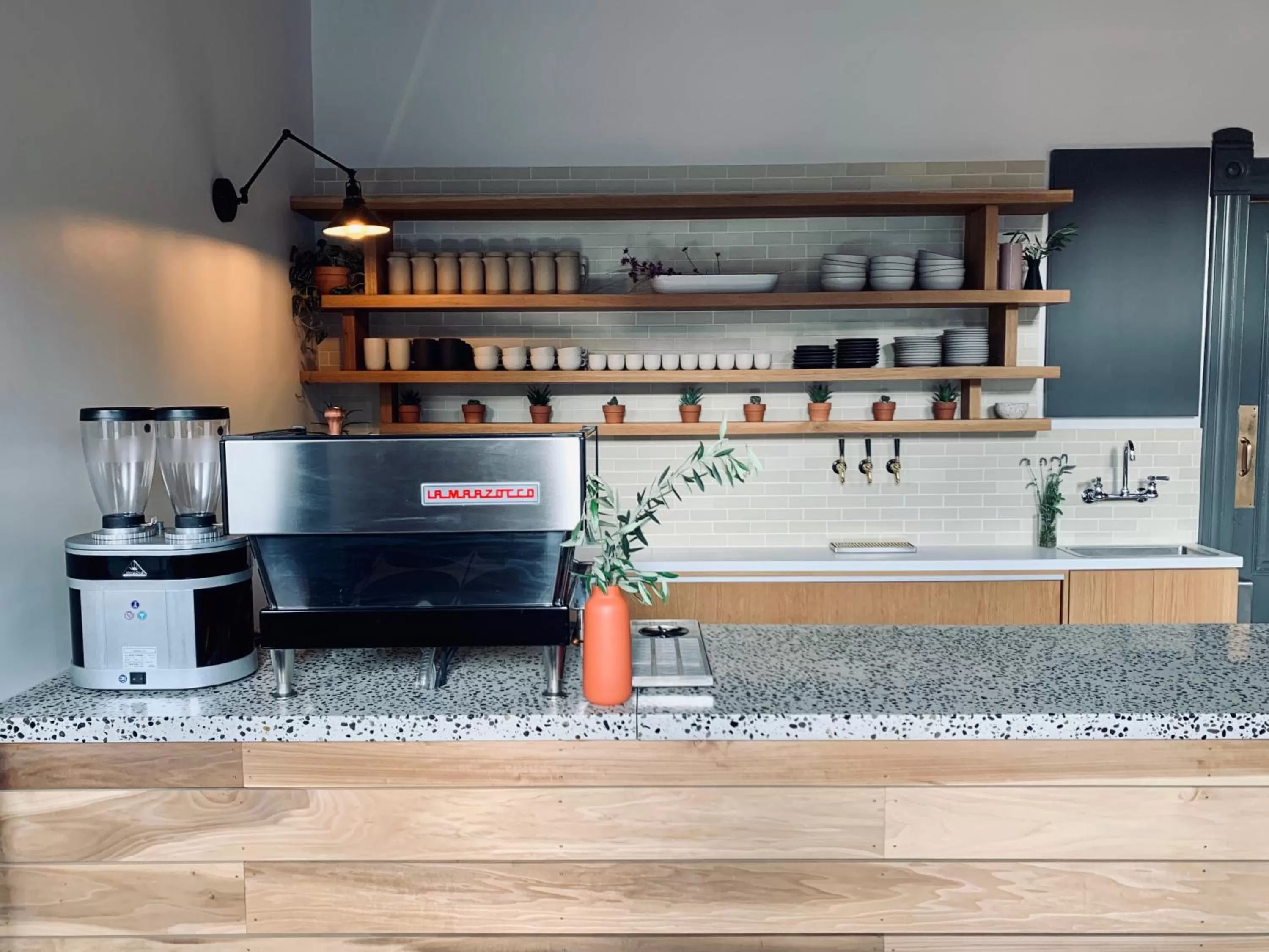 Restaurant/places to eat in Thatcher Hotel