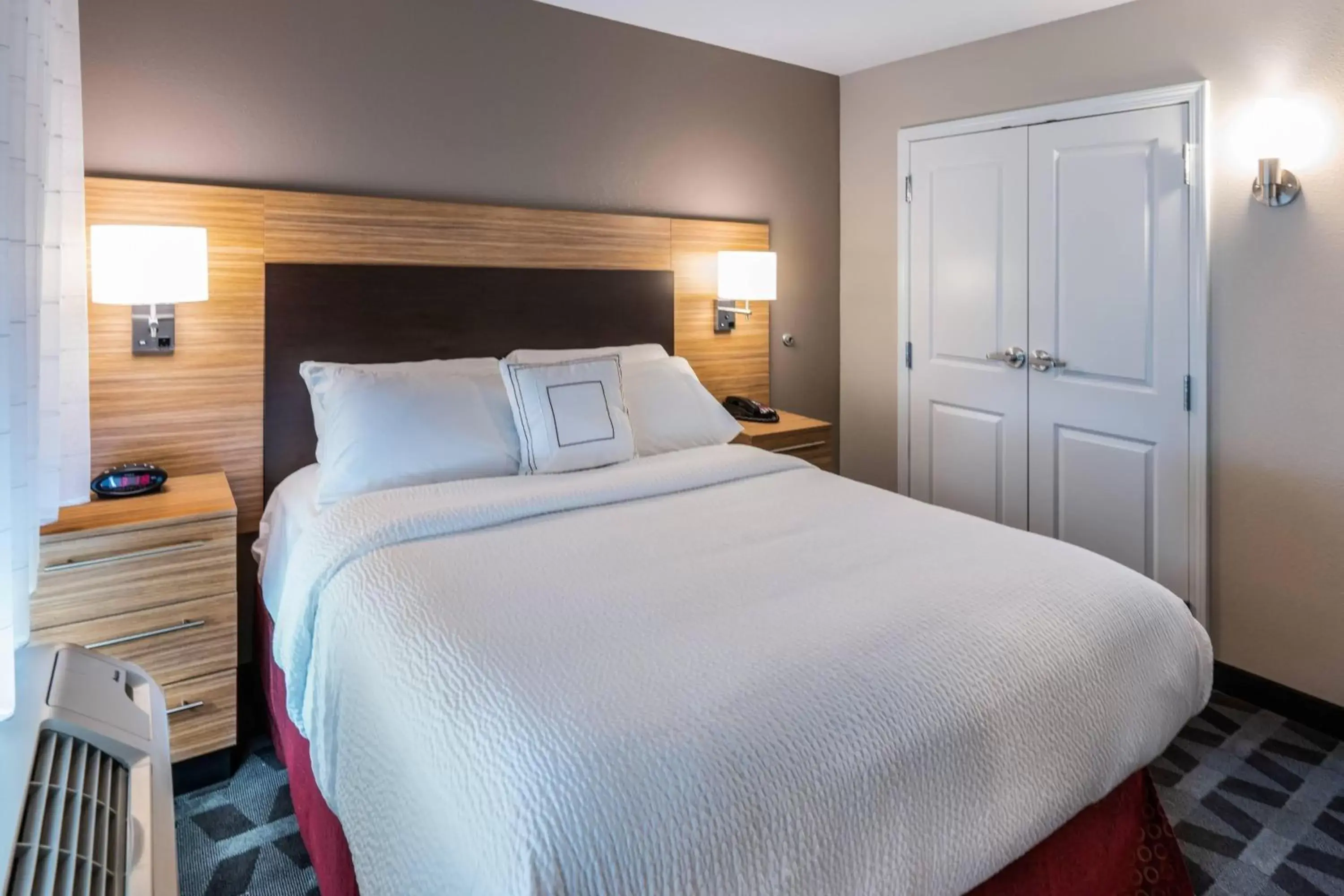 Bedroom, Bed in TownePlace Suites by Marriott Milwaukee Oak Creek