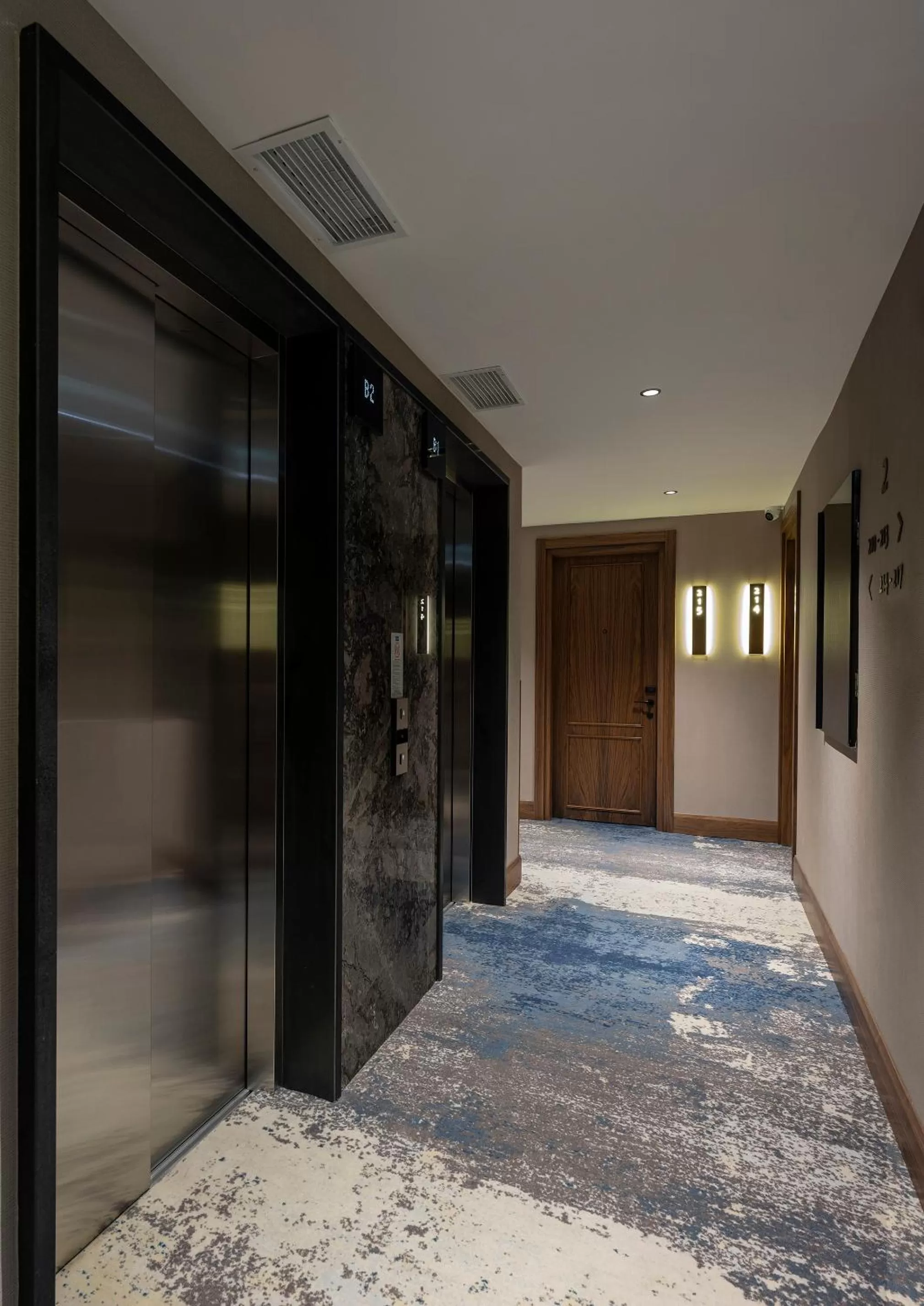 elevator in Livro Hotel