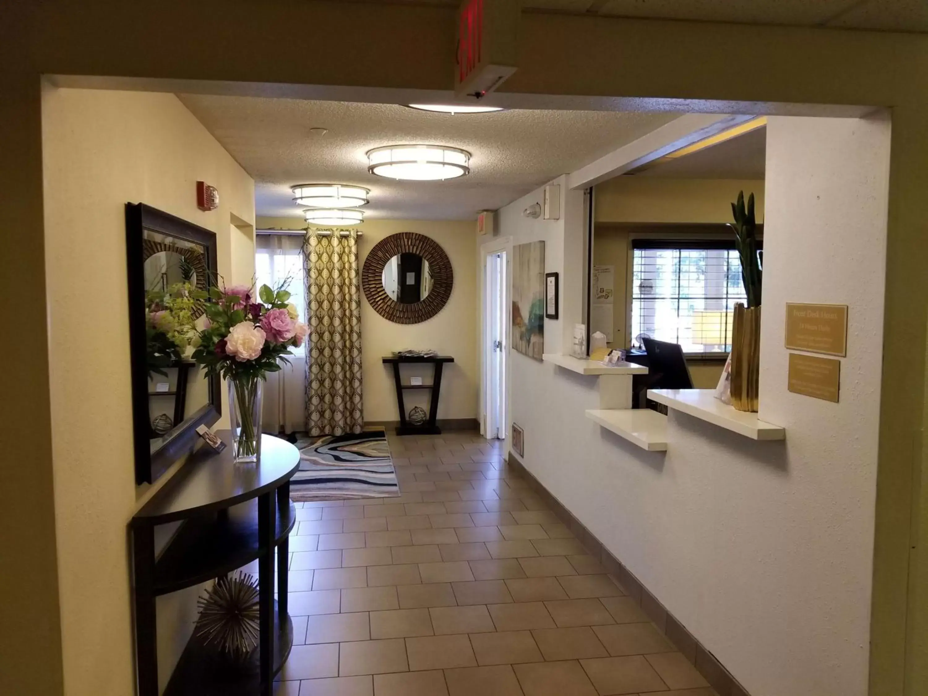 Lobby or reception in Sonesta Simply Suites Dallas Galleria