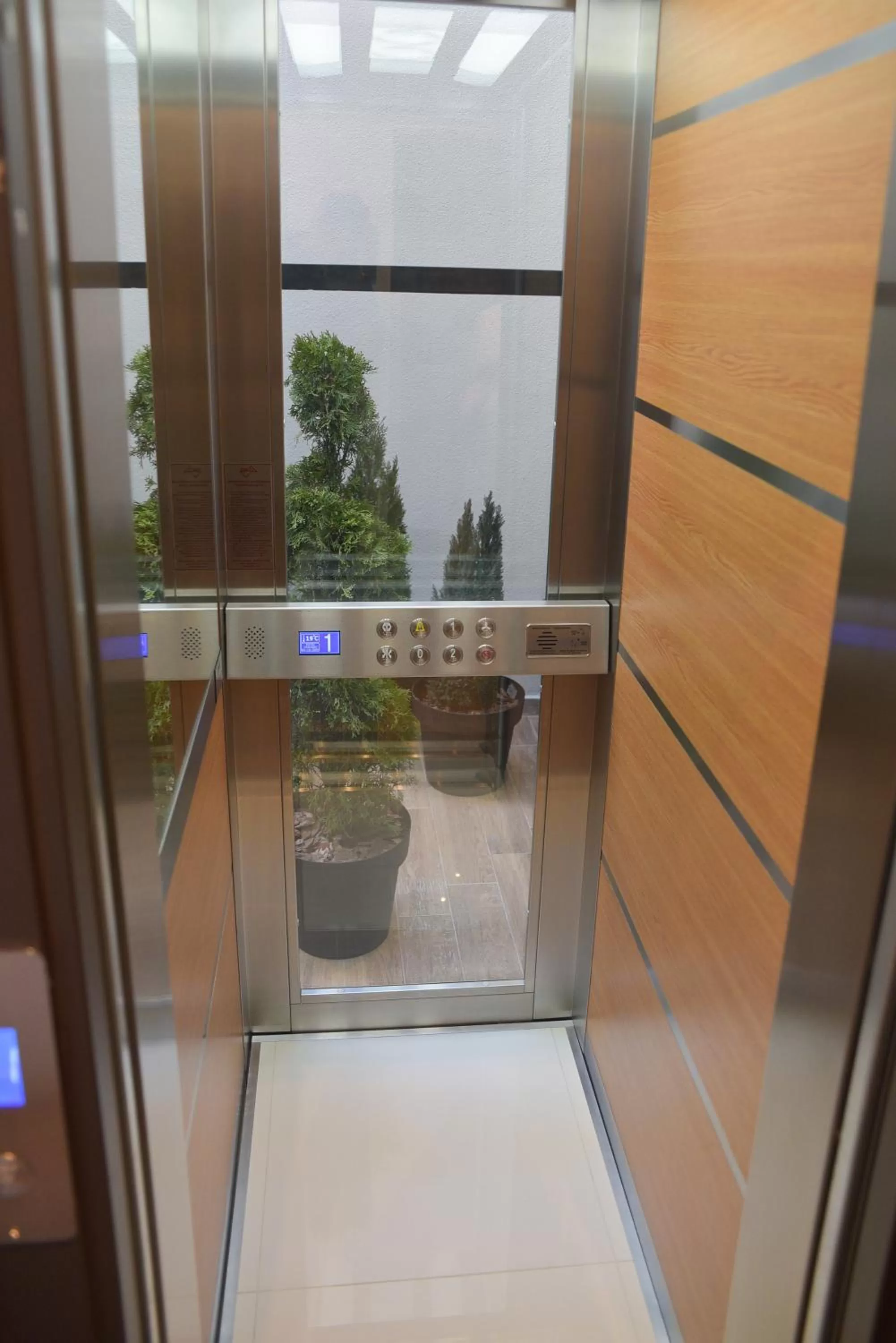 elevator in Corso Rooms City Centre