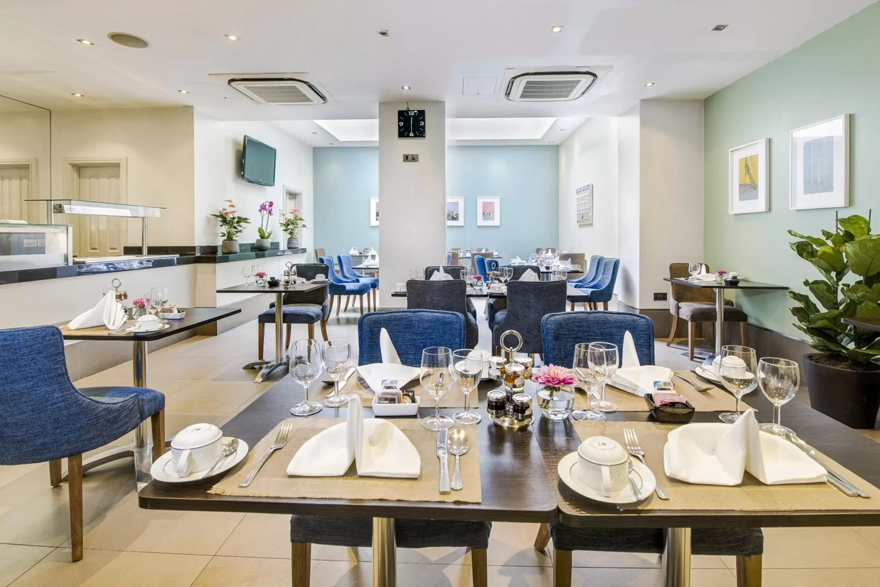 Restaurant/Places to Eat in Langham Court Hotel