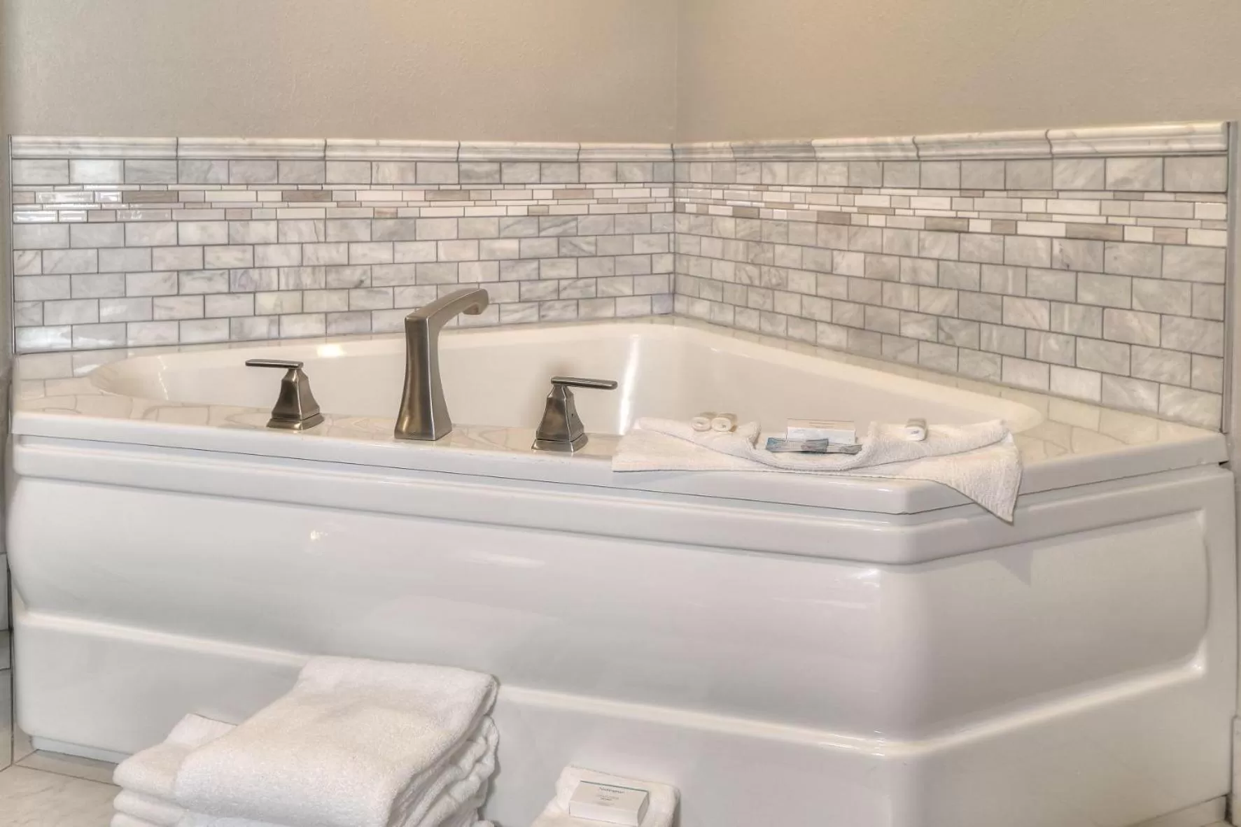 Hot Tub in The Ramsey Hotel and Convention Center