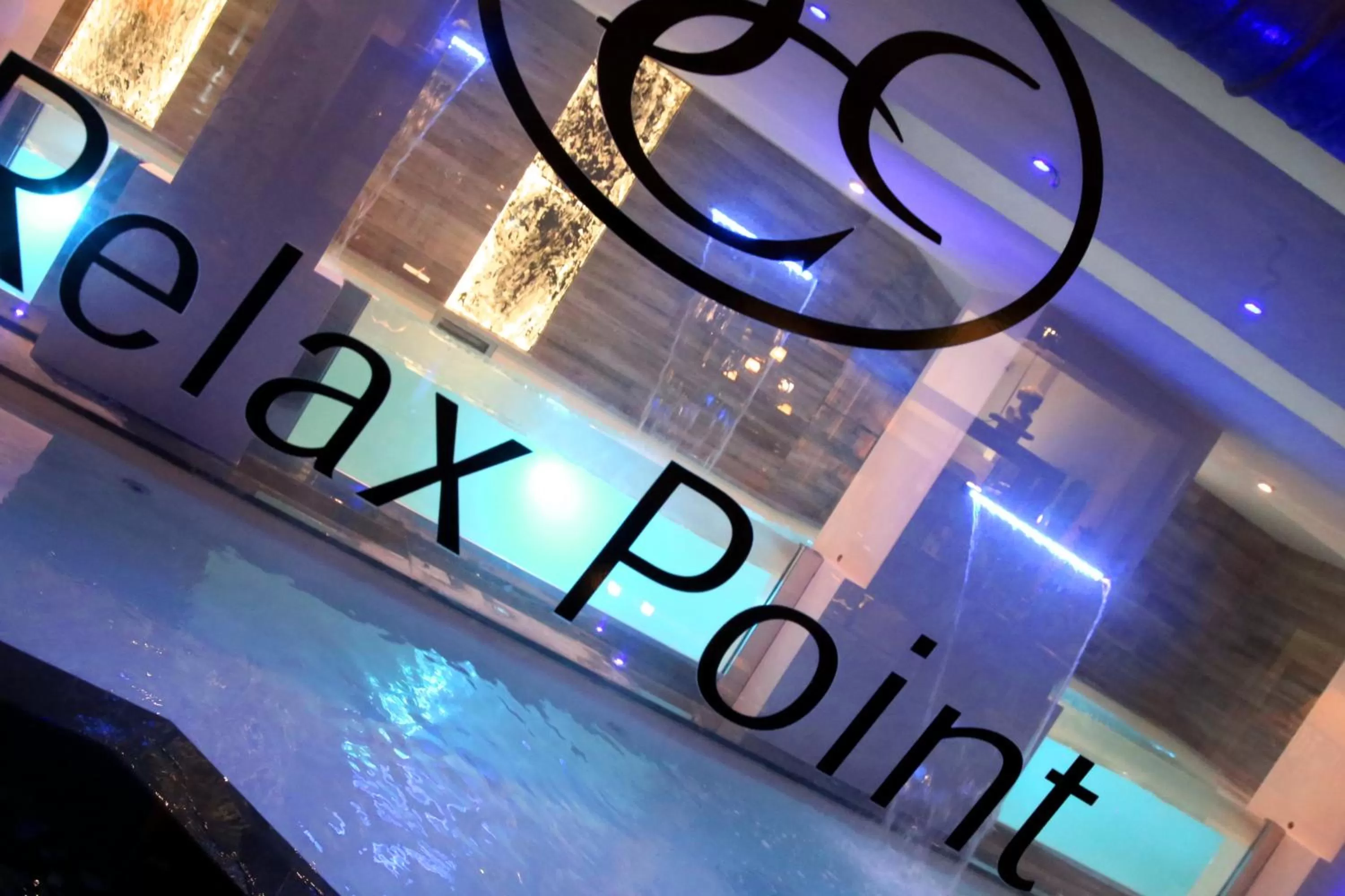 Hot Spring Bath in Hotel Columbia Wellness & Spa