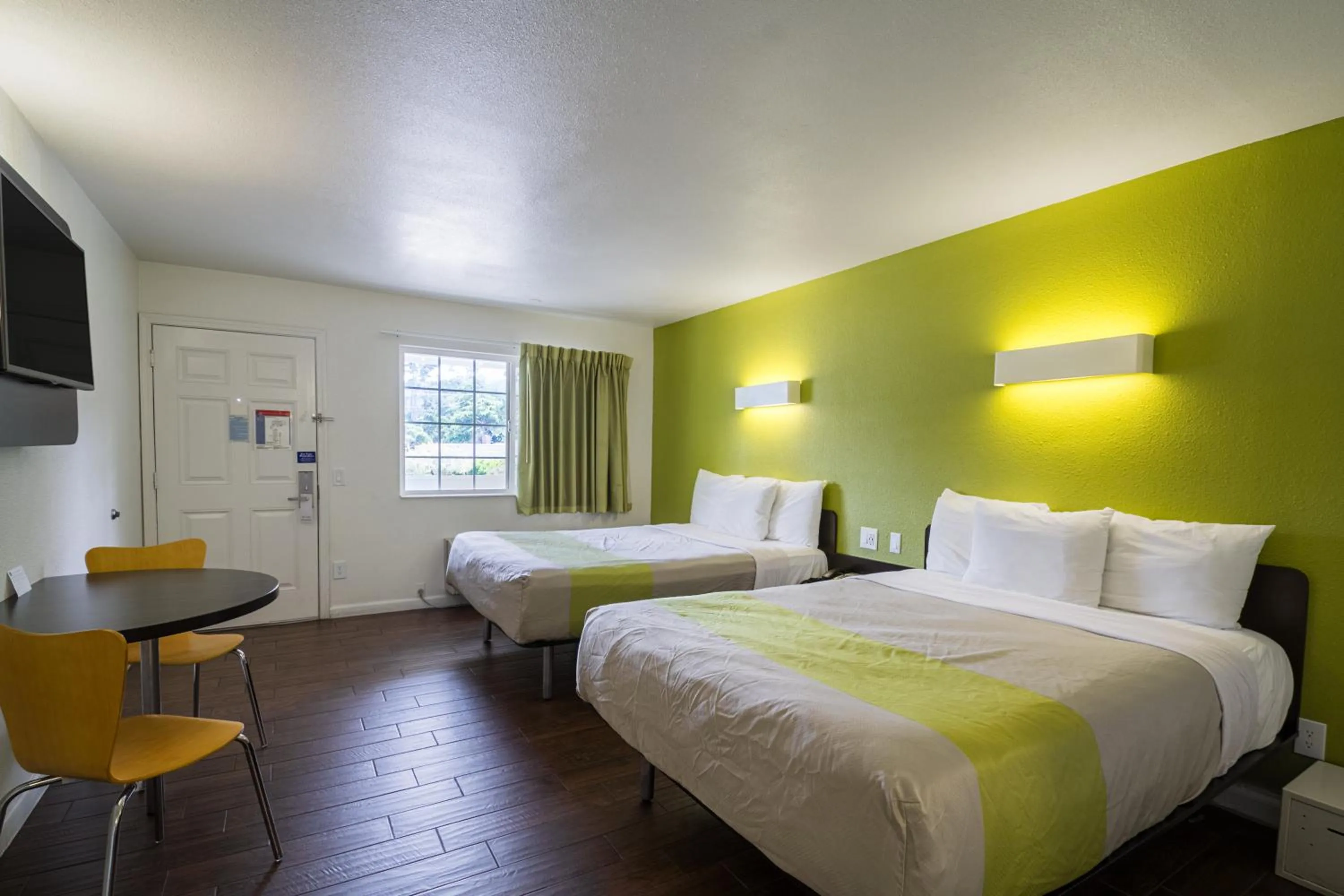 TV and multimedia, Bed in Fisherman's Cove Inn