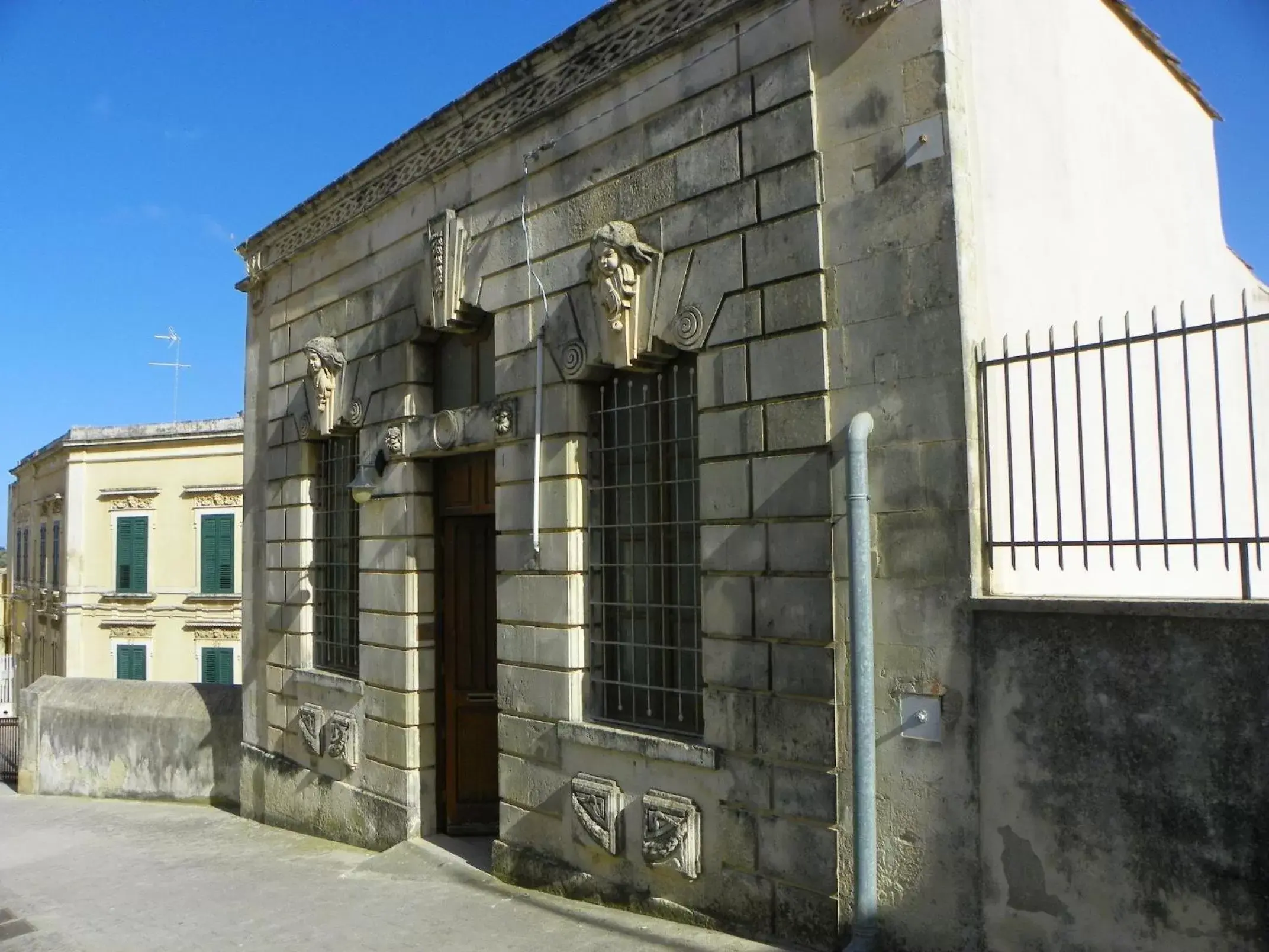 Facade/entrance, Property Building in Cloris Guest House