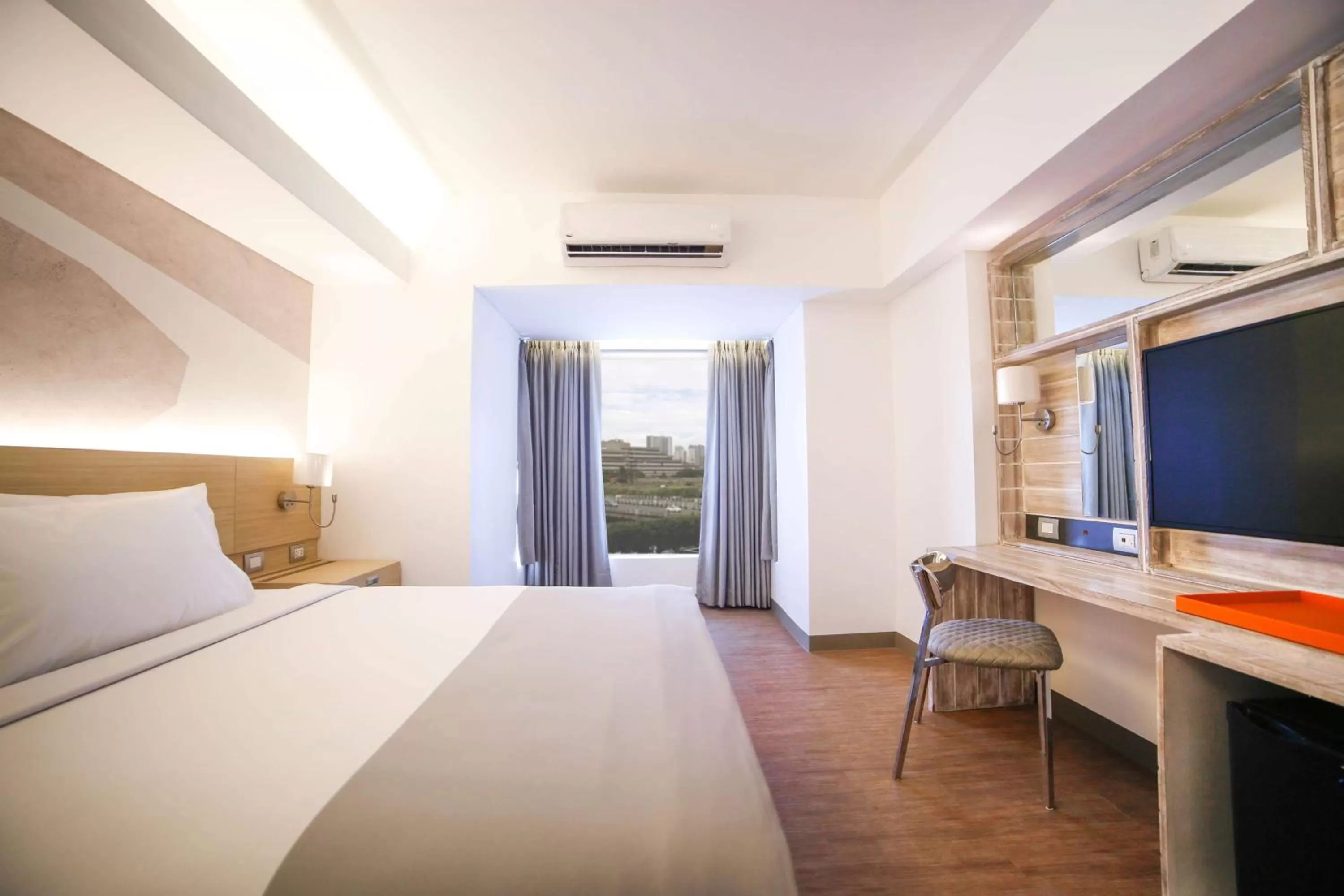 Photo of the whole room, Bed in TRYP by Wyndham Mall of Asia Manila