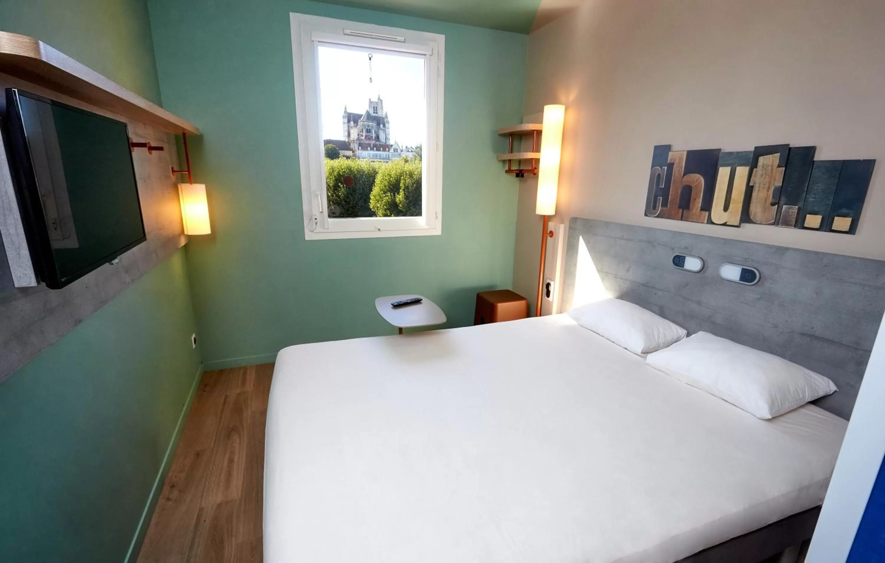 Bed in ibis budget Auxerre Centre