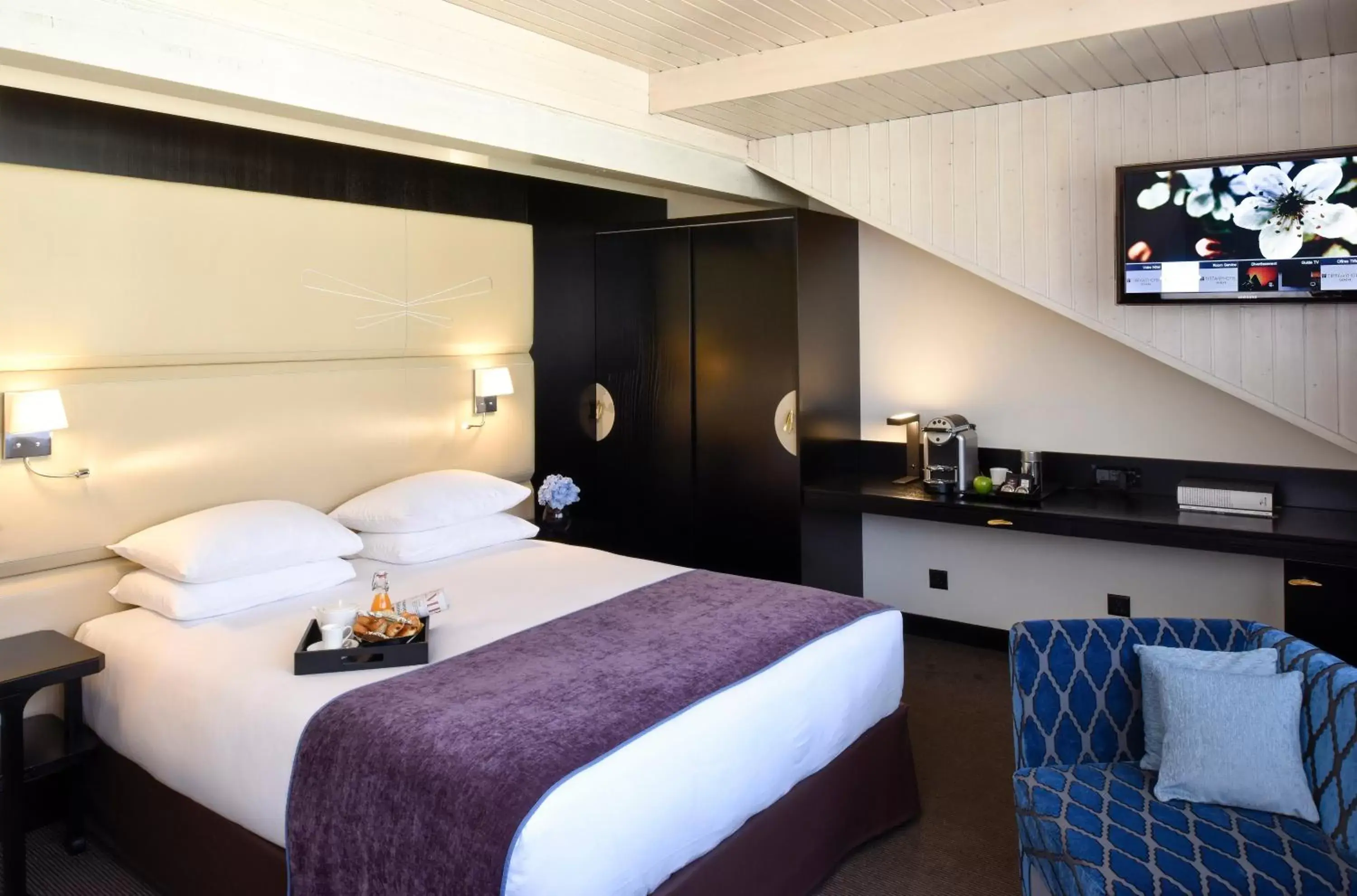 Bed in Hôtel Tiffany by Fassbind Bed in Hôtel Tiffany by Fassbind