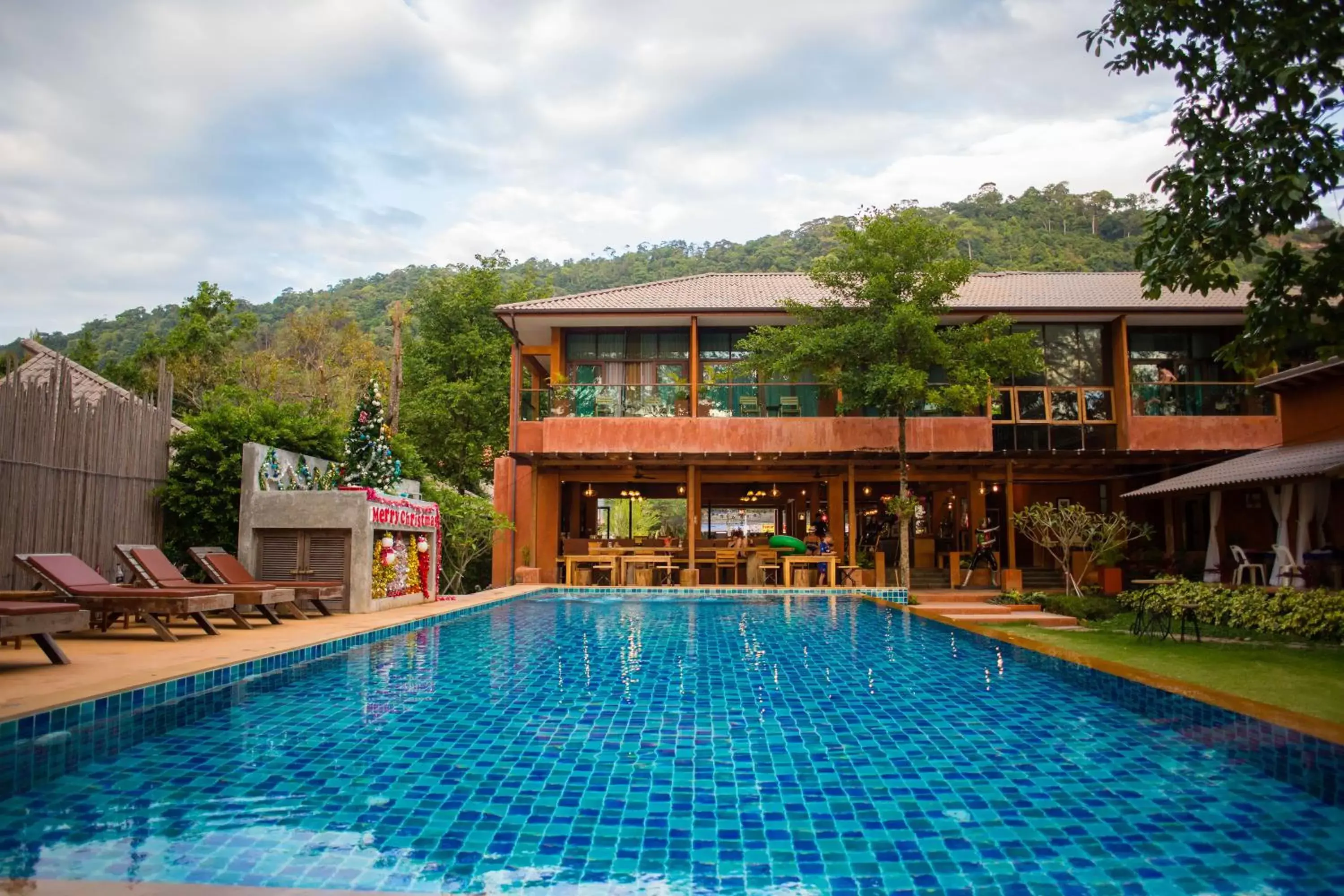 Property building, Swimming Pool in Flora I Talay