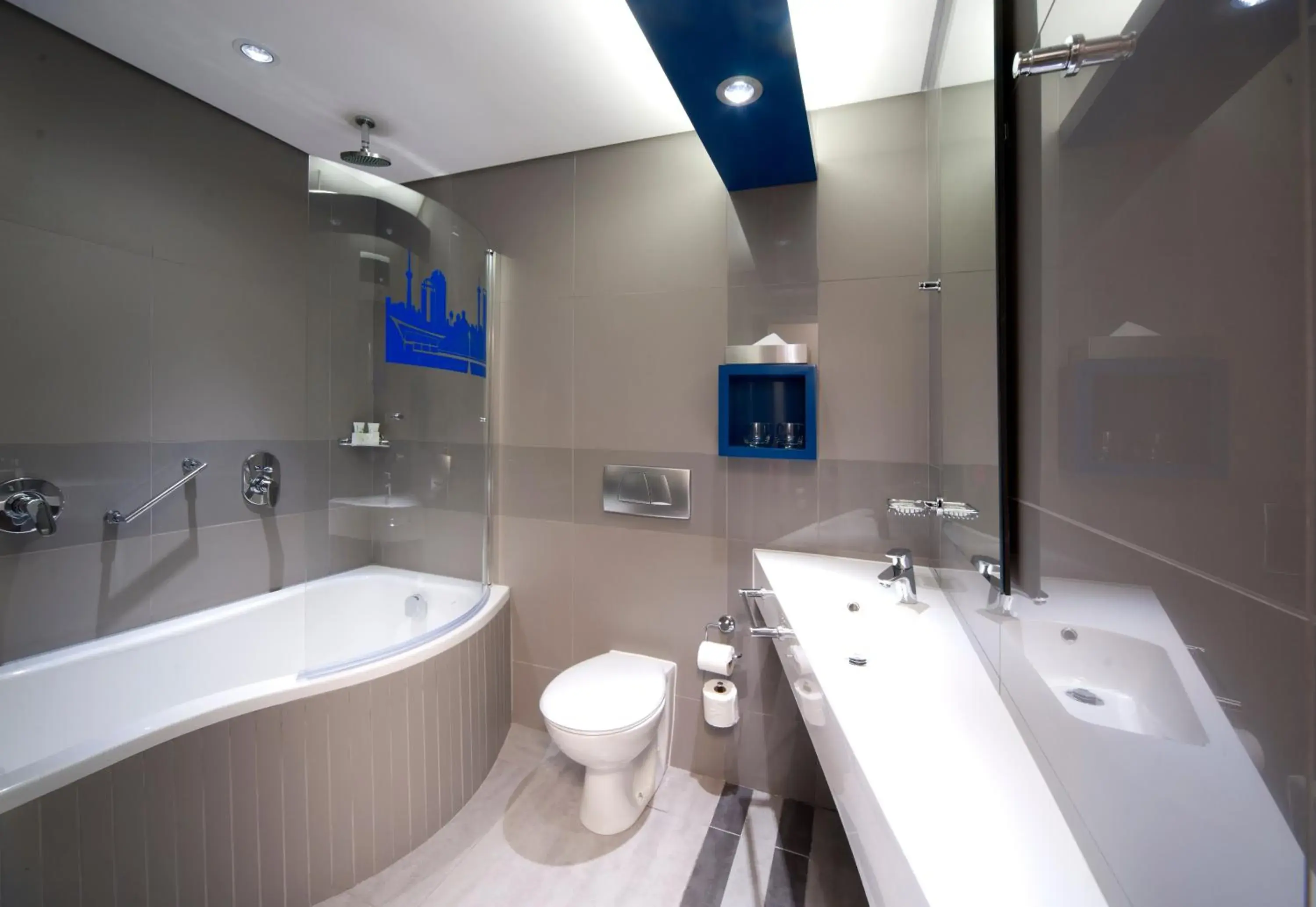 Family Room Smoking in Garden Court Milpark, Johannesburg Family Room Smoking in Garden Court Milpark, Johannesburg