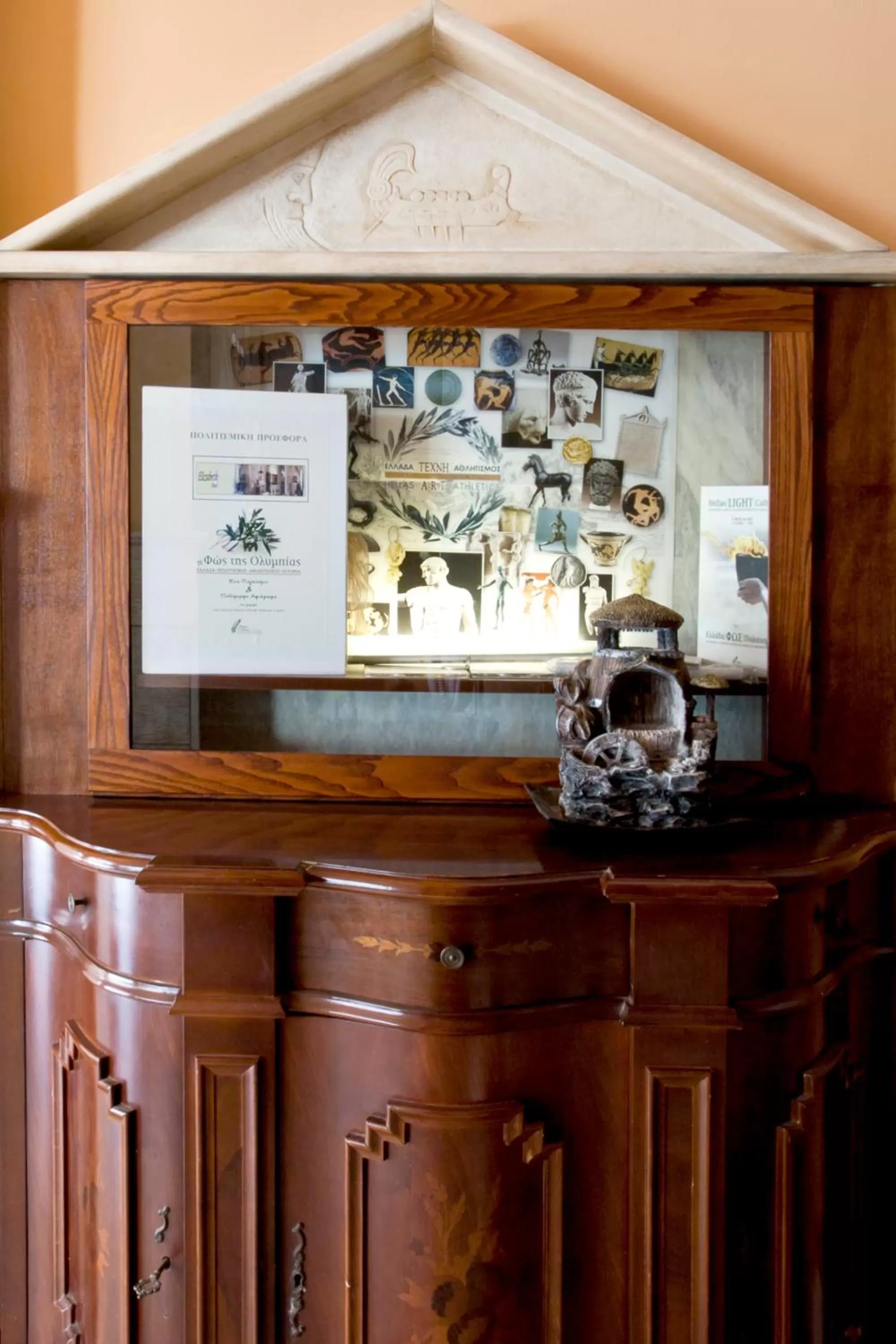 Decorative detail in Elizabeth Hotel