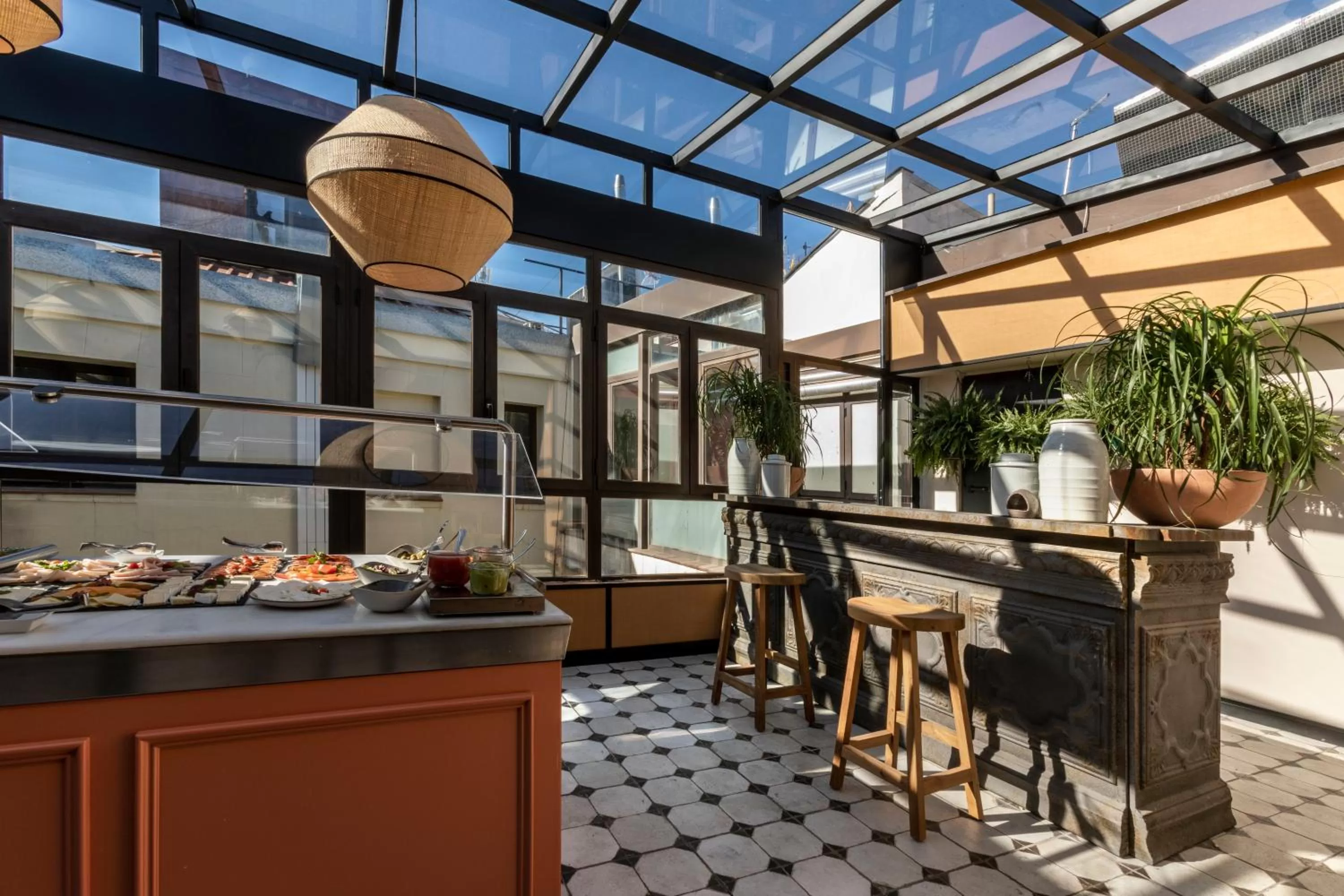 Restaurant/places to eat in Petit Palace Preciados