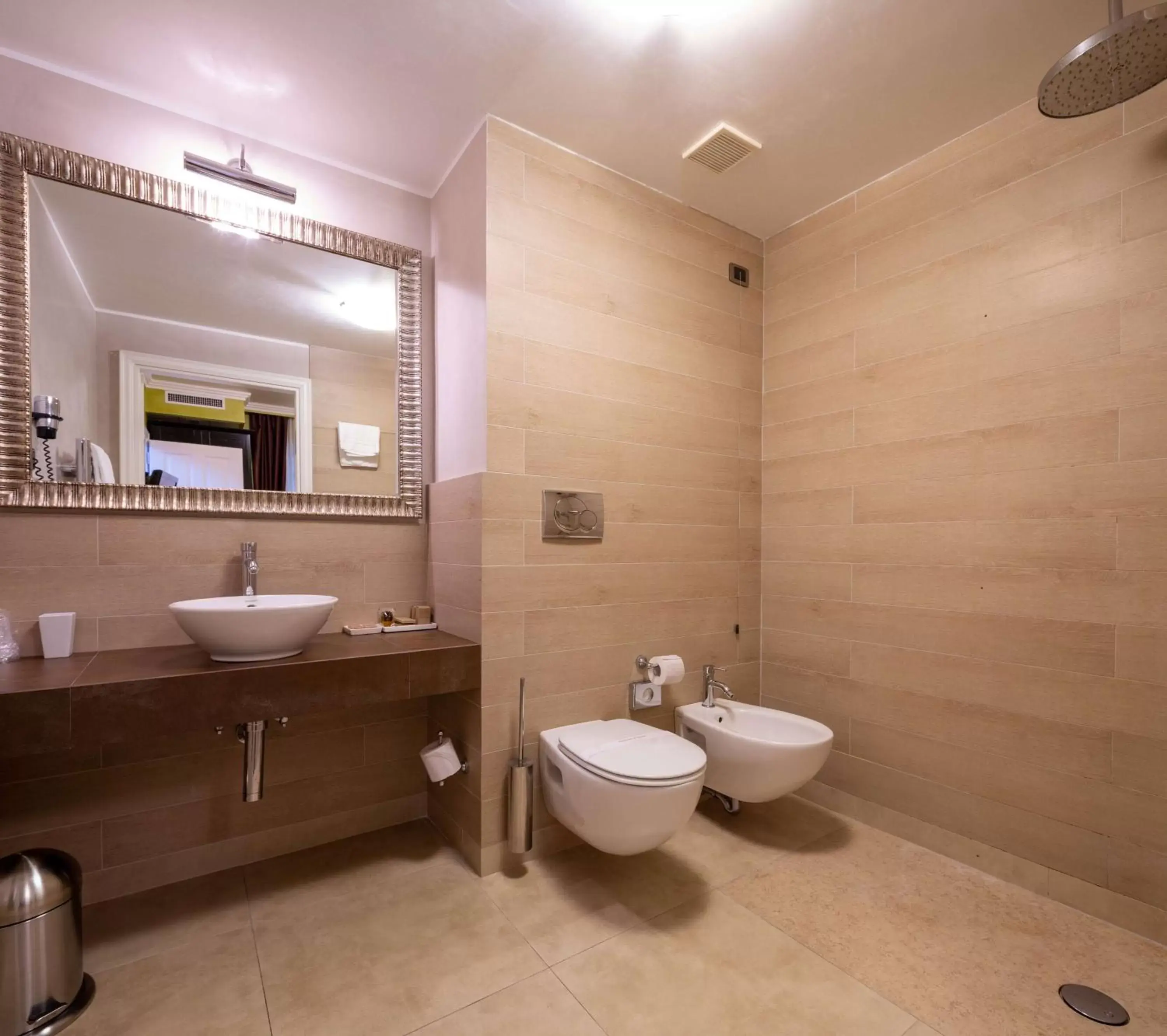 Toilet, Bathroom in Hotel Patavium